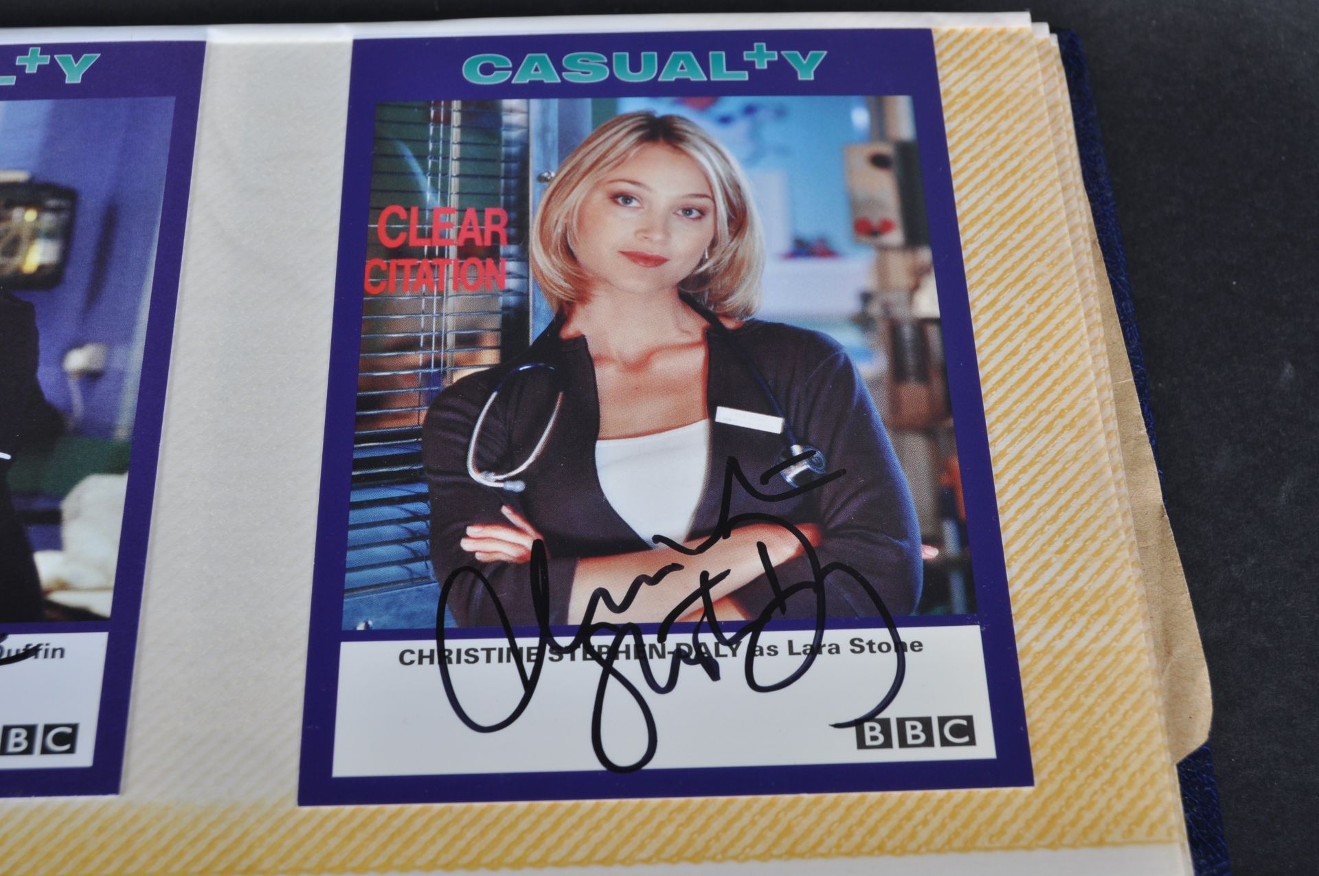 AUTOGRAPHS - ALBUM OF CASUALTY SIGNED PHOTOS & OTHERS - Bild 12 aus 12