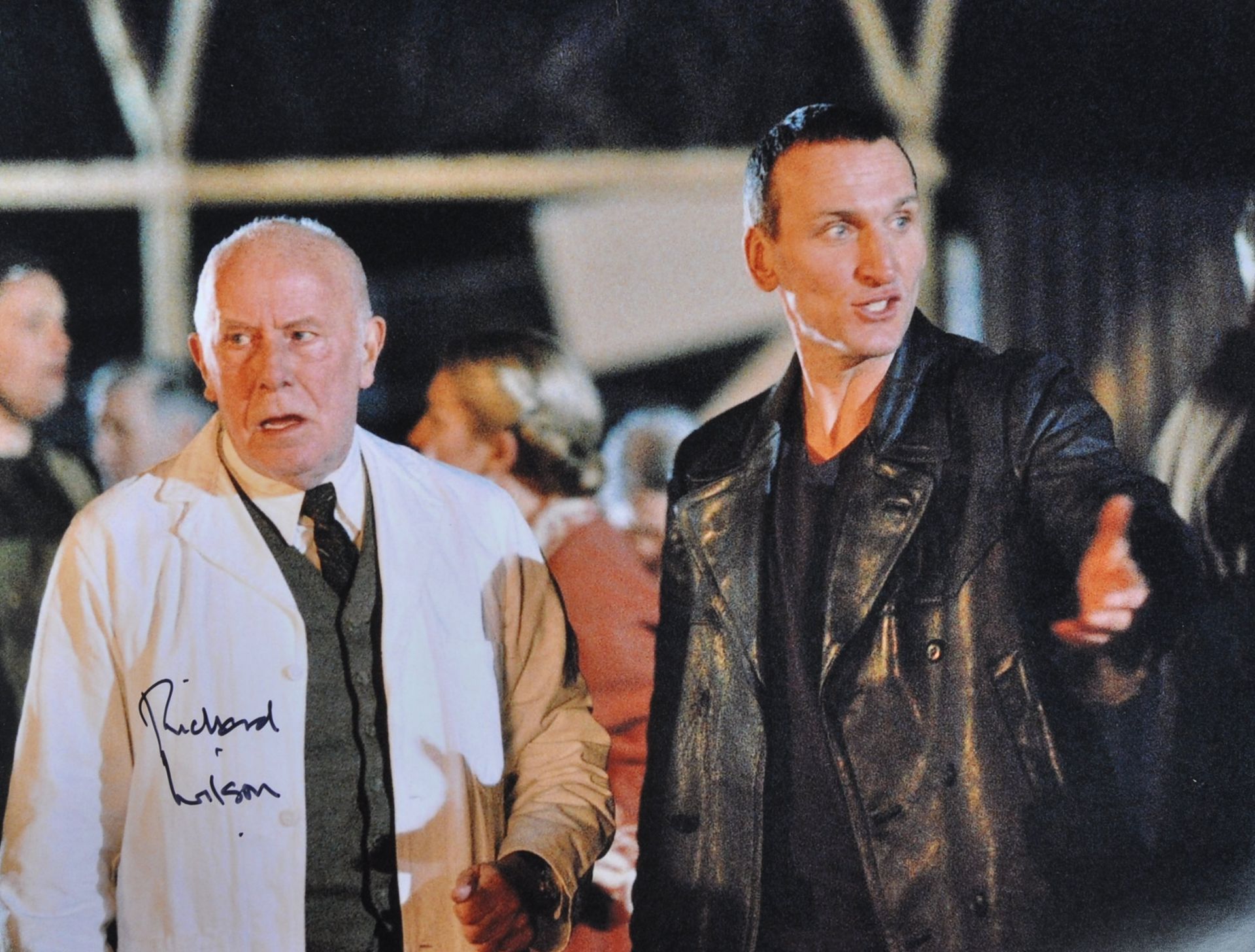 DOCTOR WHO - RICHARD WILSON - LARGE 16X12" SIGNED PHOTOGRAPH