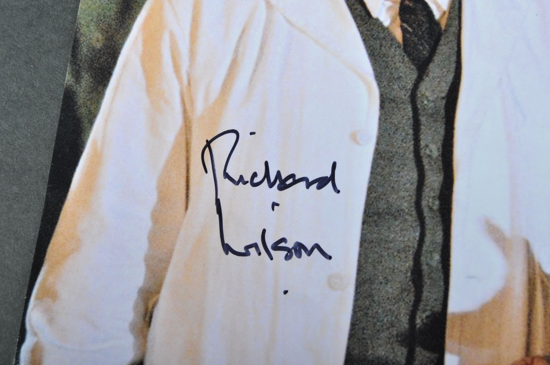 DOCTOR WHO - RICHARD WILSON - LARGE 16X12" SIGNED PHOTOGRAPH - Image 2 of 2