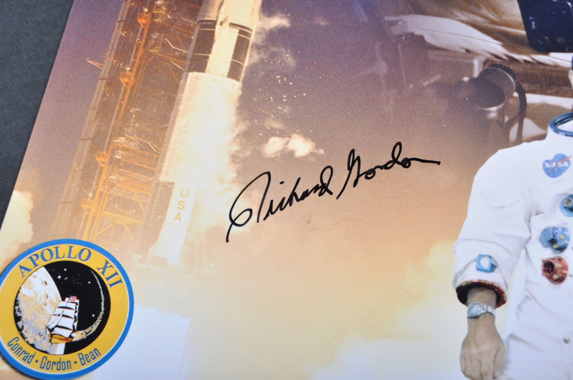 SPACE EXPLORATION - RICHARD GORDON (1929-2017) - APOLLO 12 AUTOGRAPH - Bild 2 aus 2