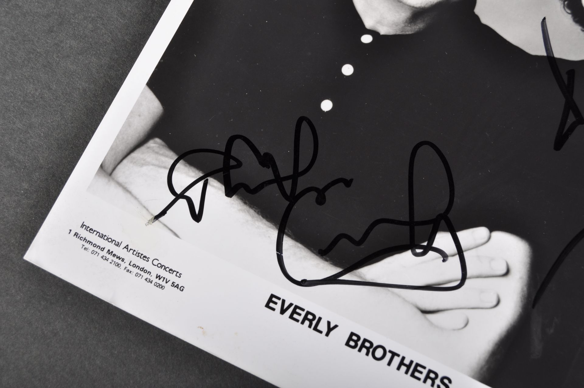 THE EVERLY BROTHERS - AUTOGRAPHED 8X10" PROMO PHOTO - Image 3 of 3