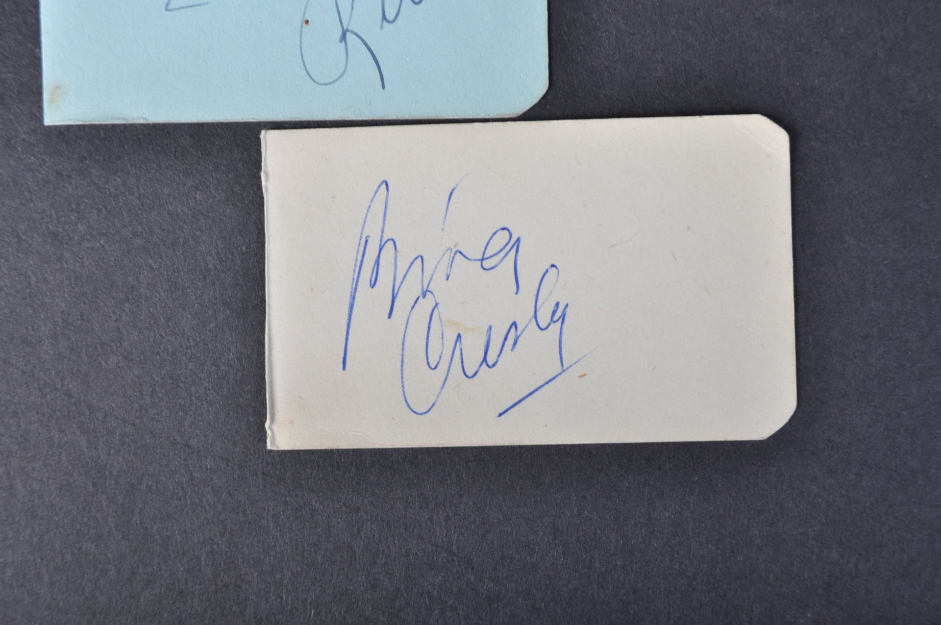 AUTOGRAPHS - SELECTION FROM VINTAGE ALBUM - BING CROSBY ETC - Bild 2 aus 5