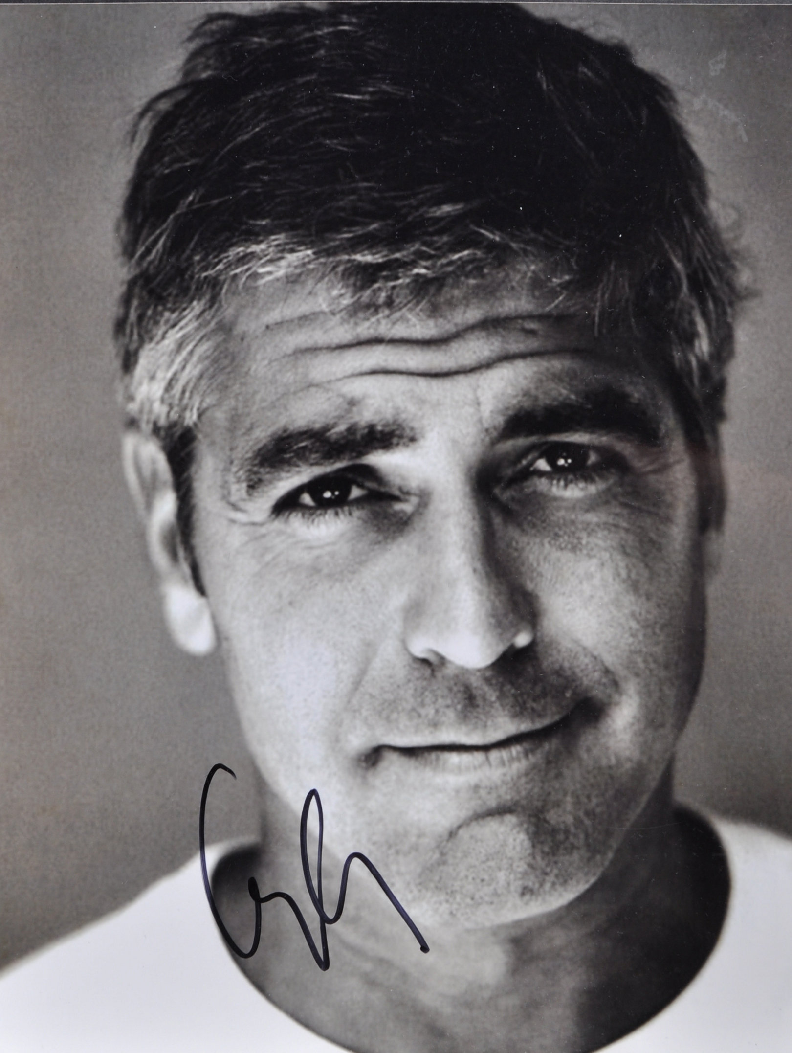 GEORGE CLOONEY - SIGNED 8X10" PHOTOGRAPH - AFTAL CERTIFICATE