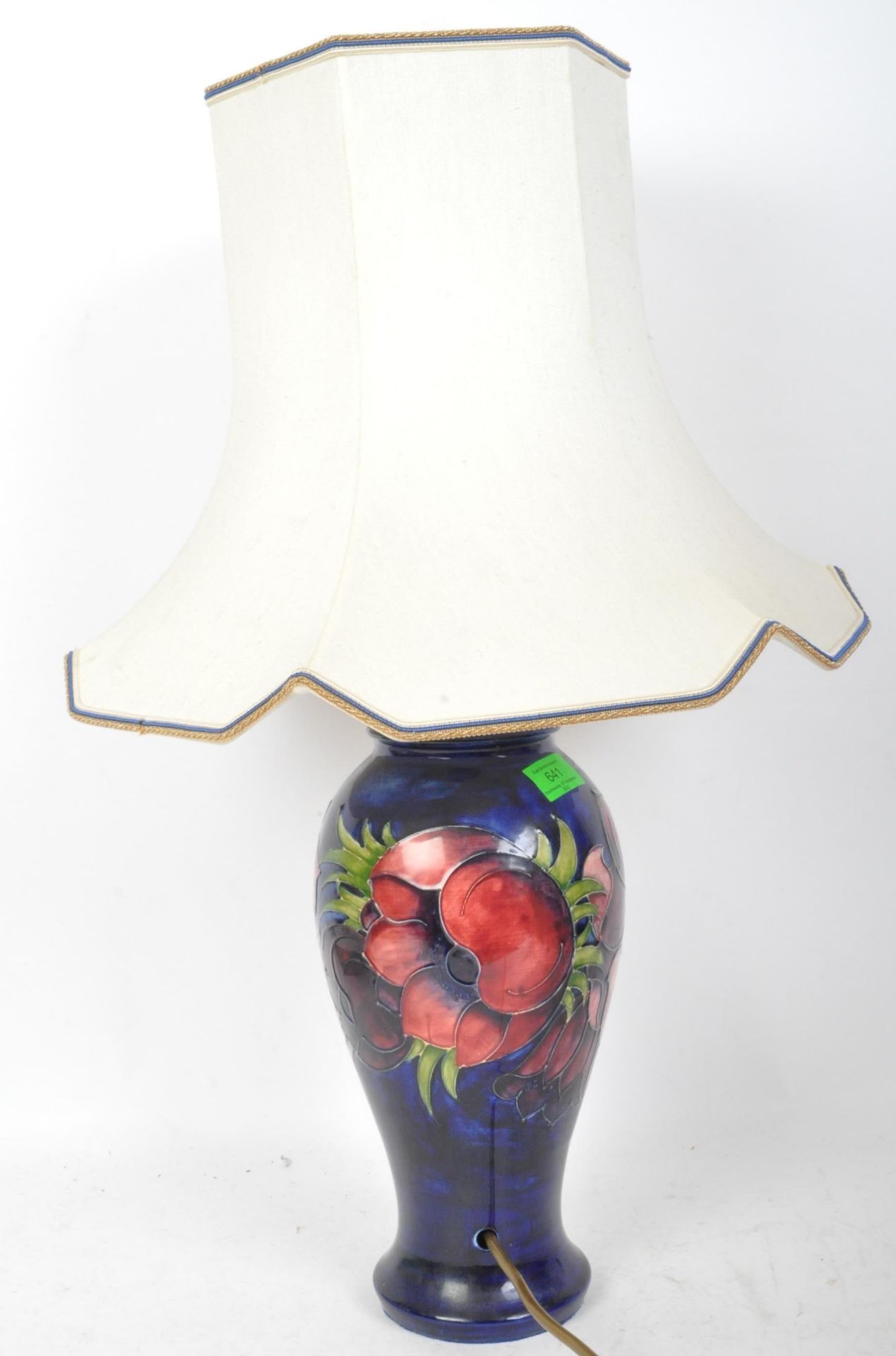 VINTAGE MOORCROFT CERAMIC BLUE ANEMONE TABLE LAMP