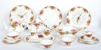 COLLECTION OF VINTAGE ROYAL ALBERT OLD COUNTRY ROSES CHINA ITEMS