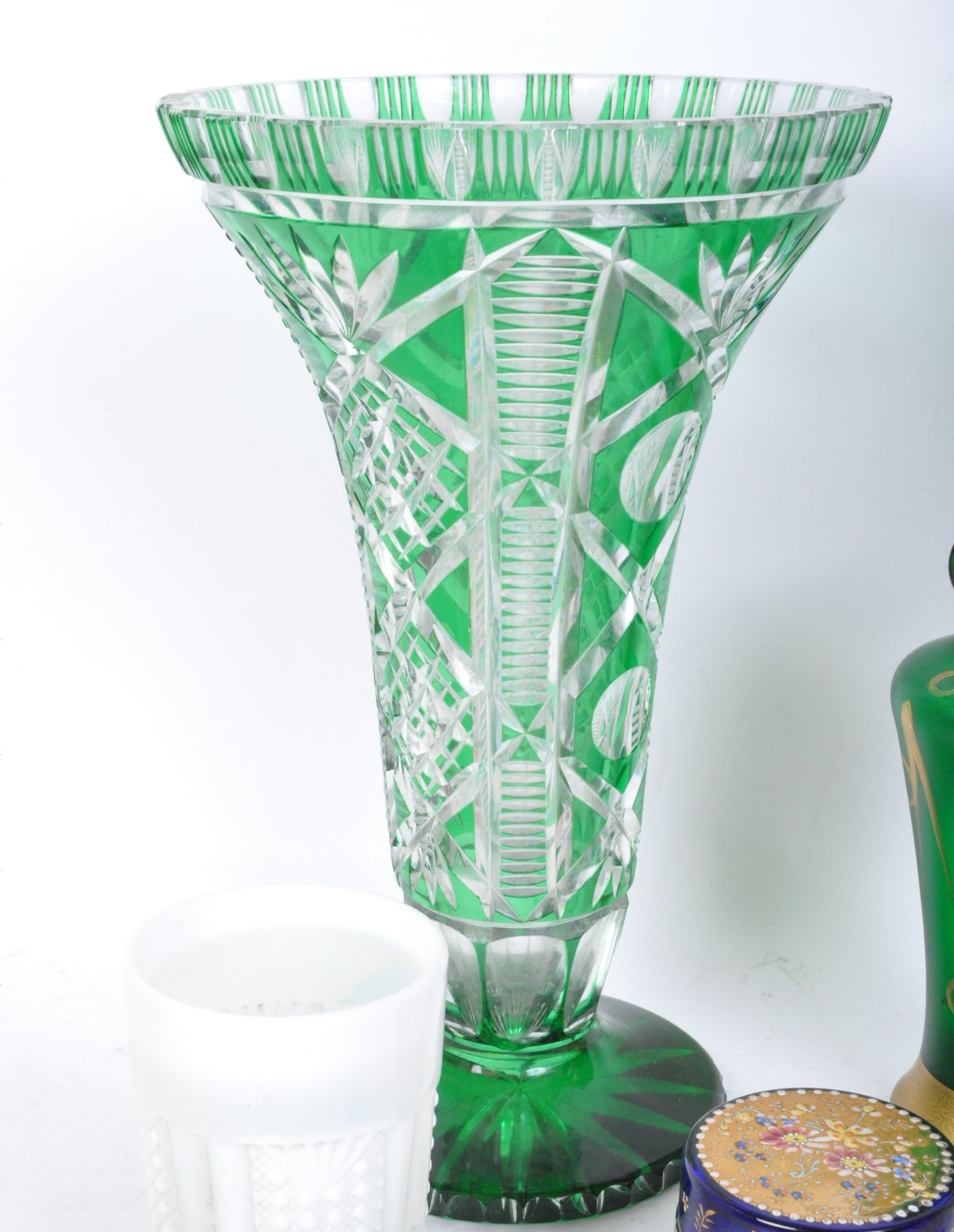 COLLECTION OF 20TH CENTURY CIRCA 1930S COLOURED CUT GLASS - Image 4 of 4