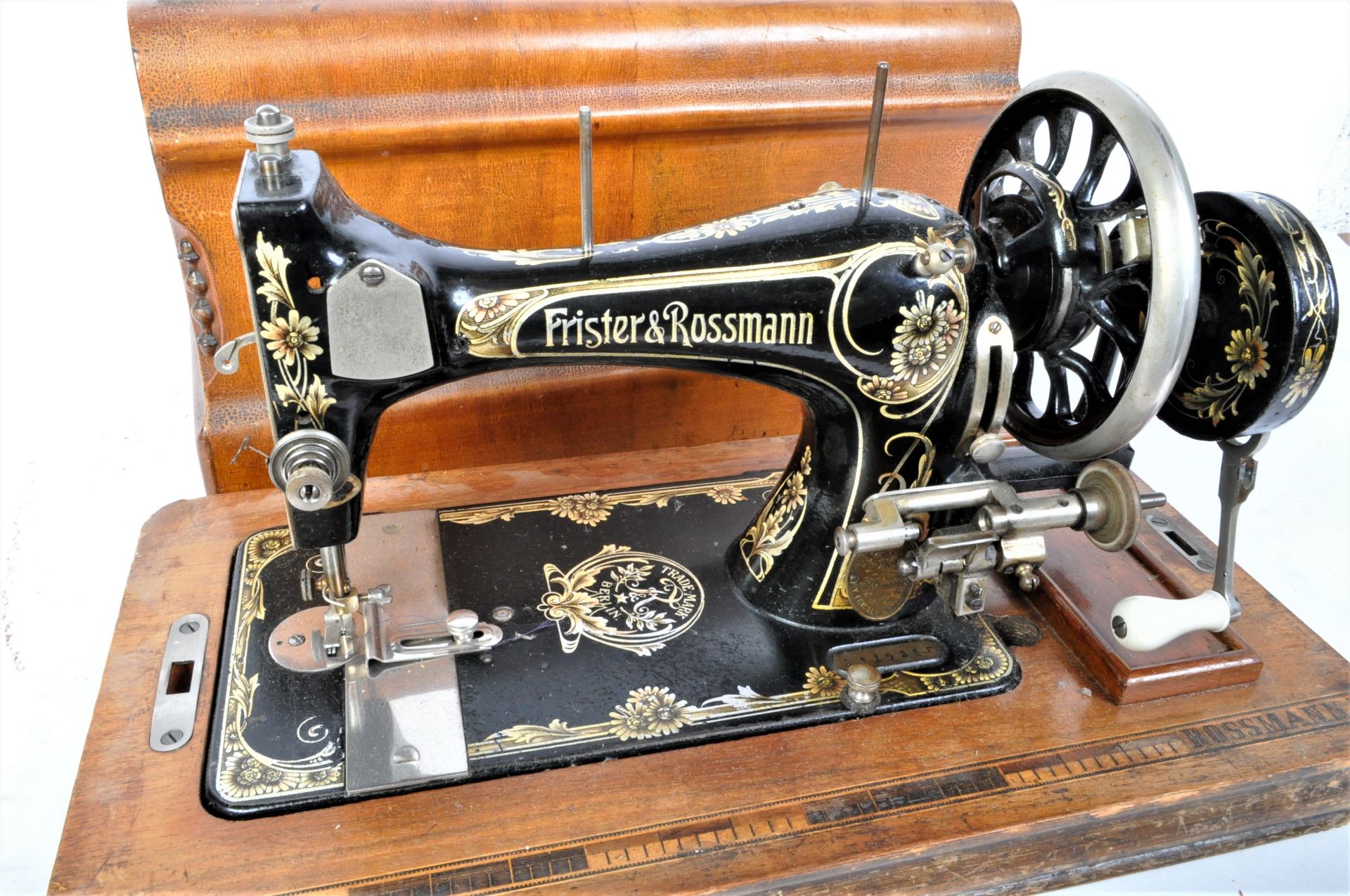 EARLY 20TH CENTURY FRISTER & ROSSMANN SEWING MACHINE IN CASE - Bild 4 aus 5