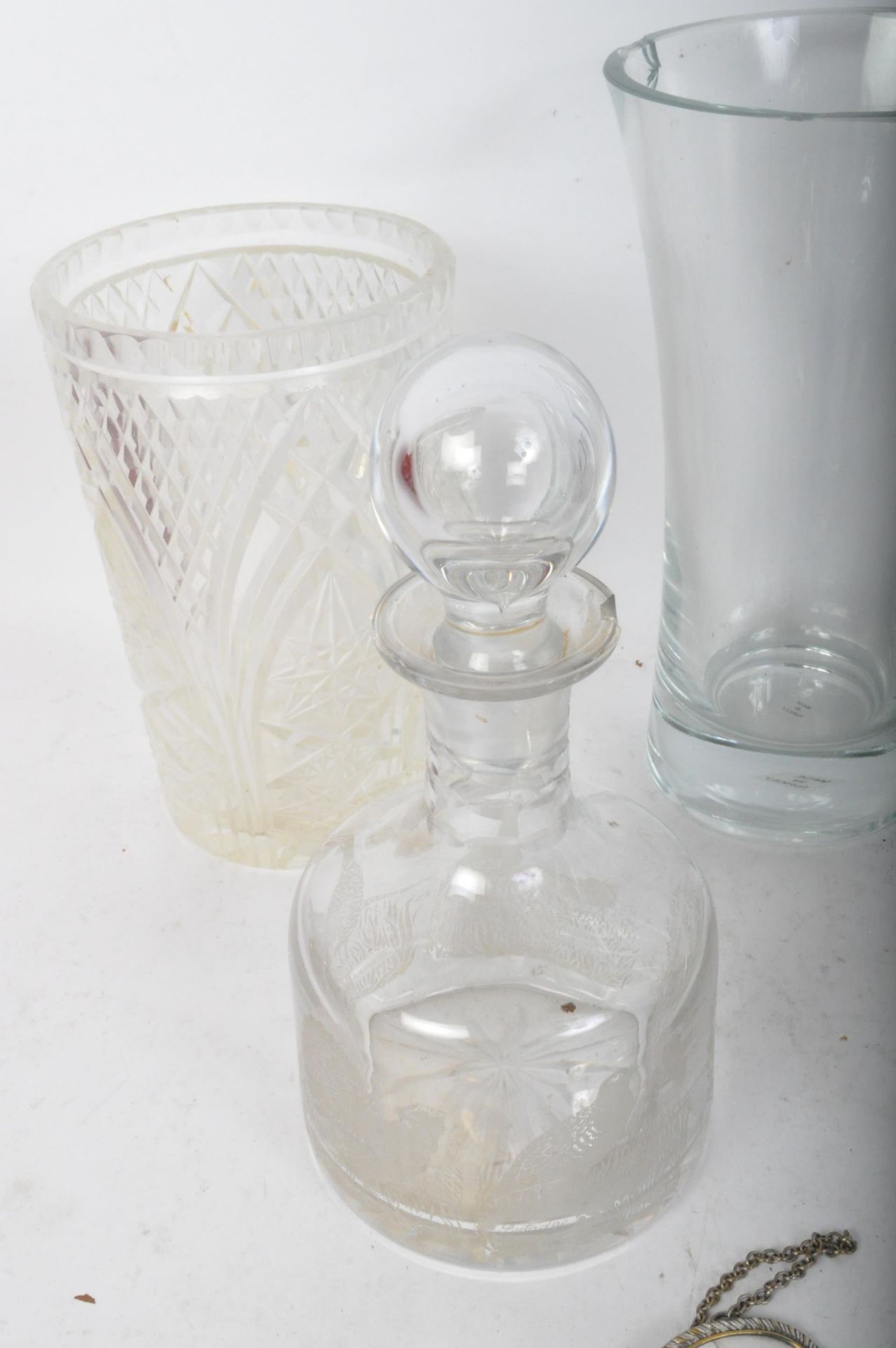 A COLLECTION OF ASSORTED GLASSWARE - Image 2 of 5