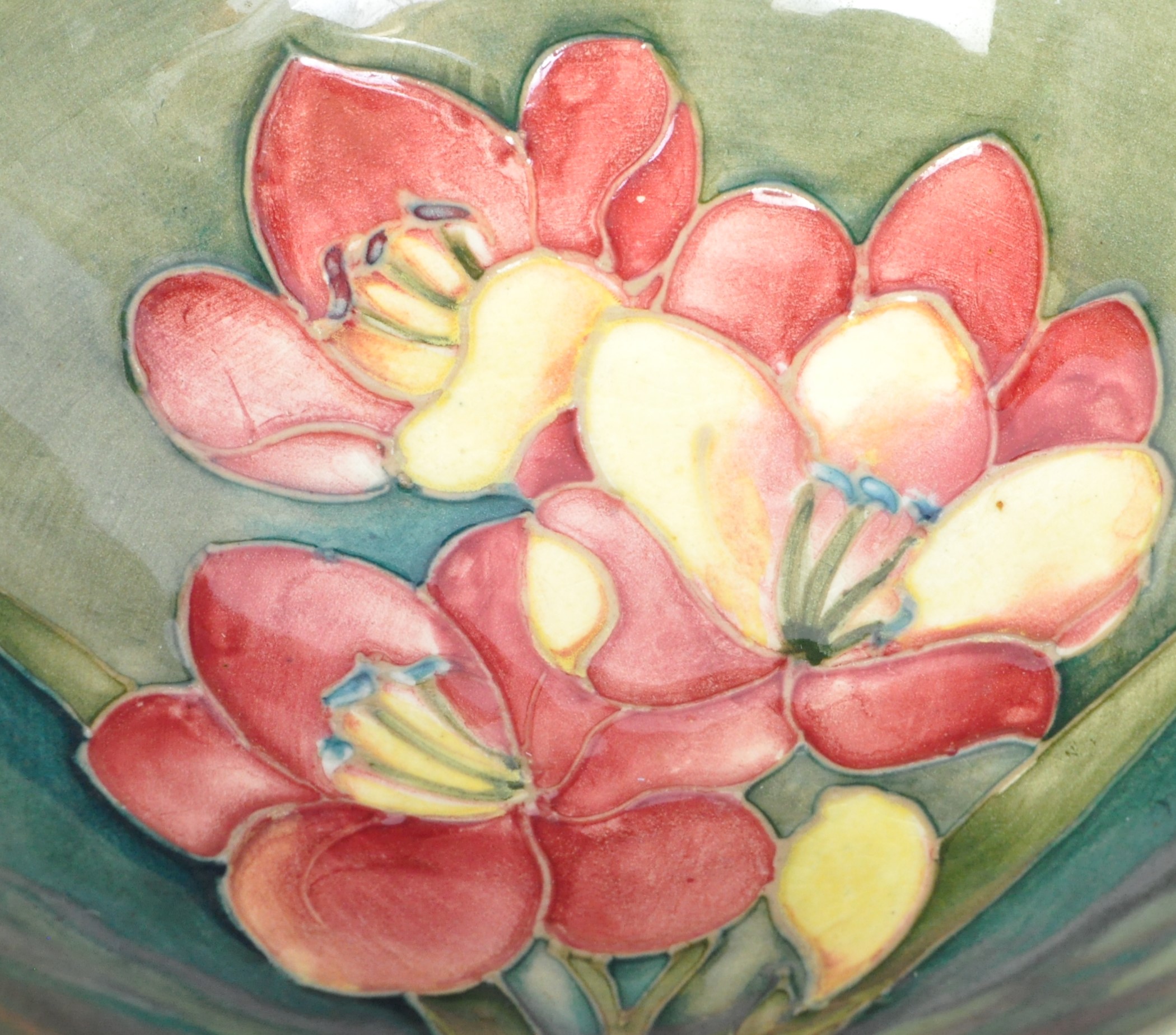 TWO VINTAGE MOORCROFT "HIBISCUS" PATTERN LIDDED POT & DISH - Image 2 of 5