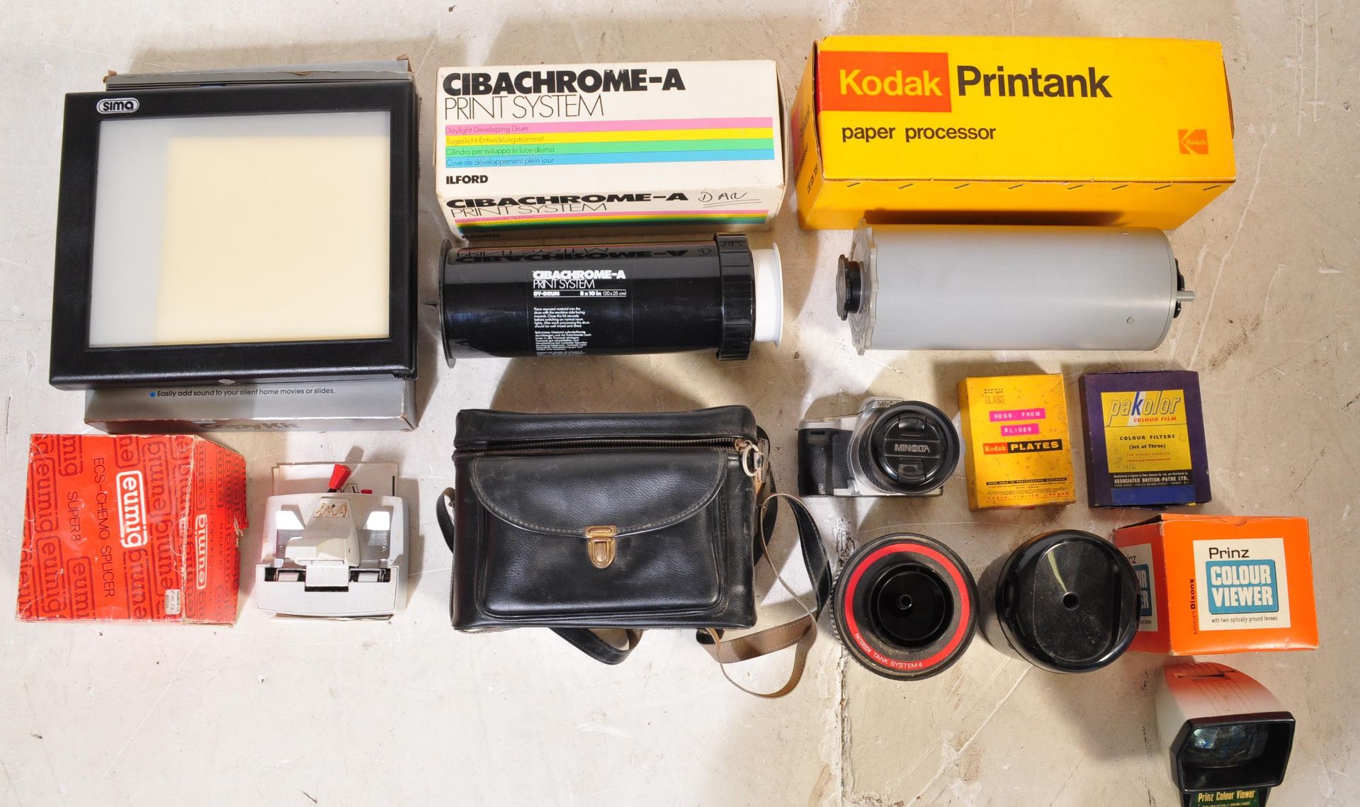 COLLECTION OF VINTAGE CAMERA EQUIPMENT