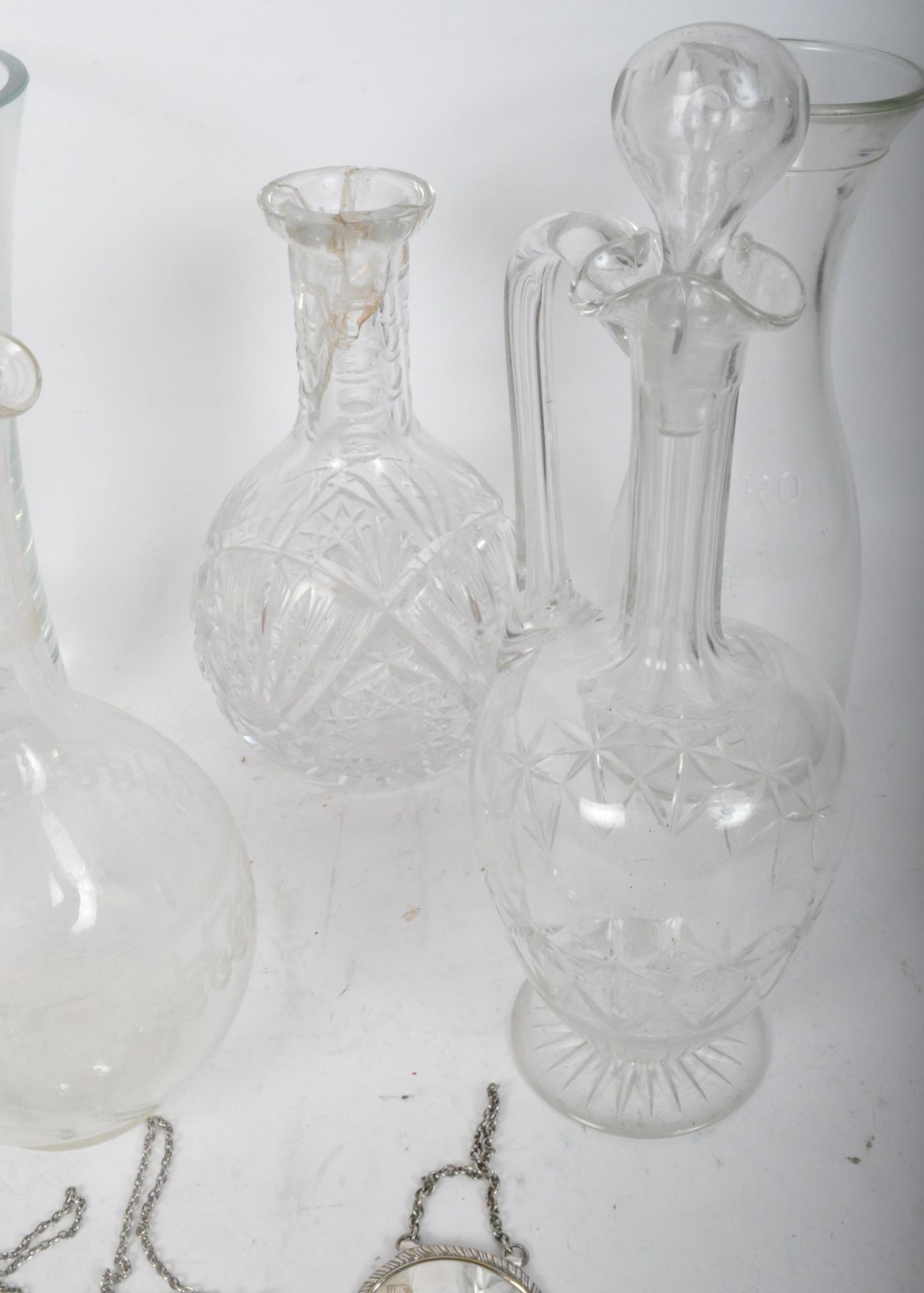 A COLLECTION OF ASSORTED GLASSWARE - Image 4 of 5