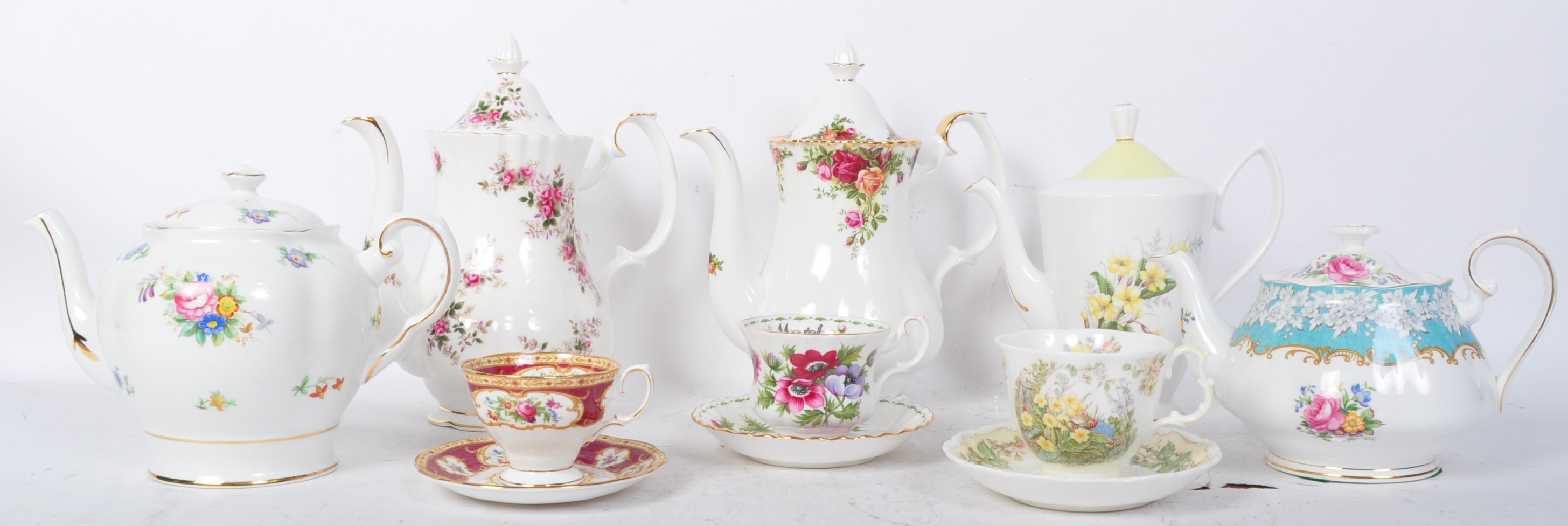 COLLECTION OF VINTAGE 20TH CENTURY ROYAL ALBERT CERAMIC TEAPOTS - Image 2 of 13