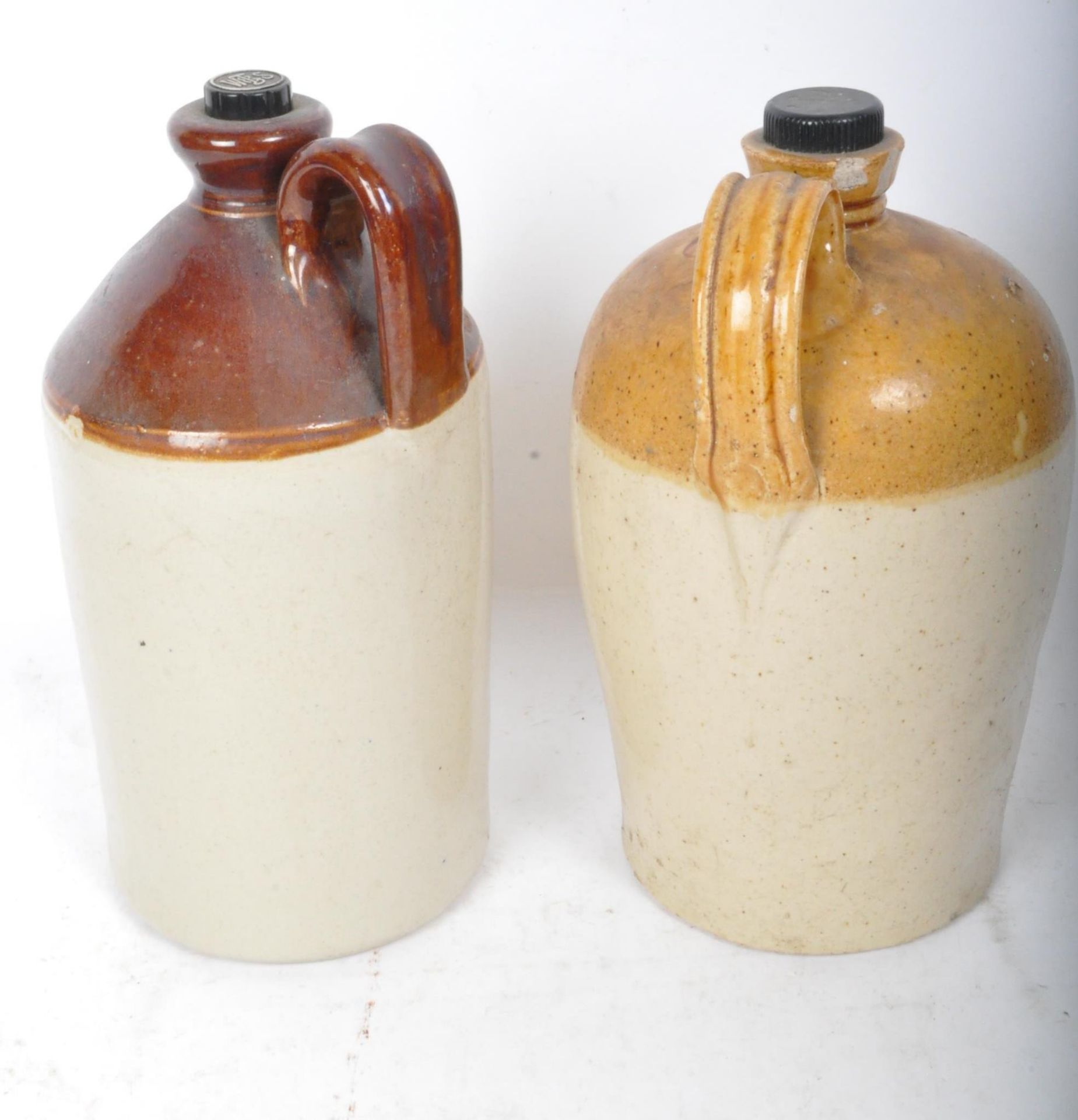 PAIR OF 20TH CENTURY TREACLE GLAZED STONEWARE JUGS - Bild 4 aus 6