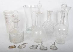A COLLECTION OF ASSORTED GLASSWARE