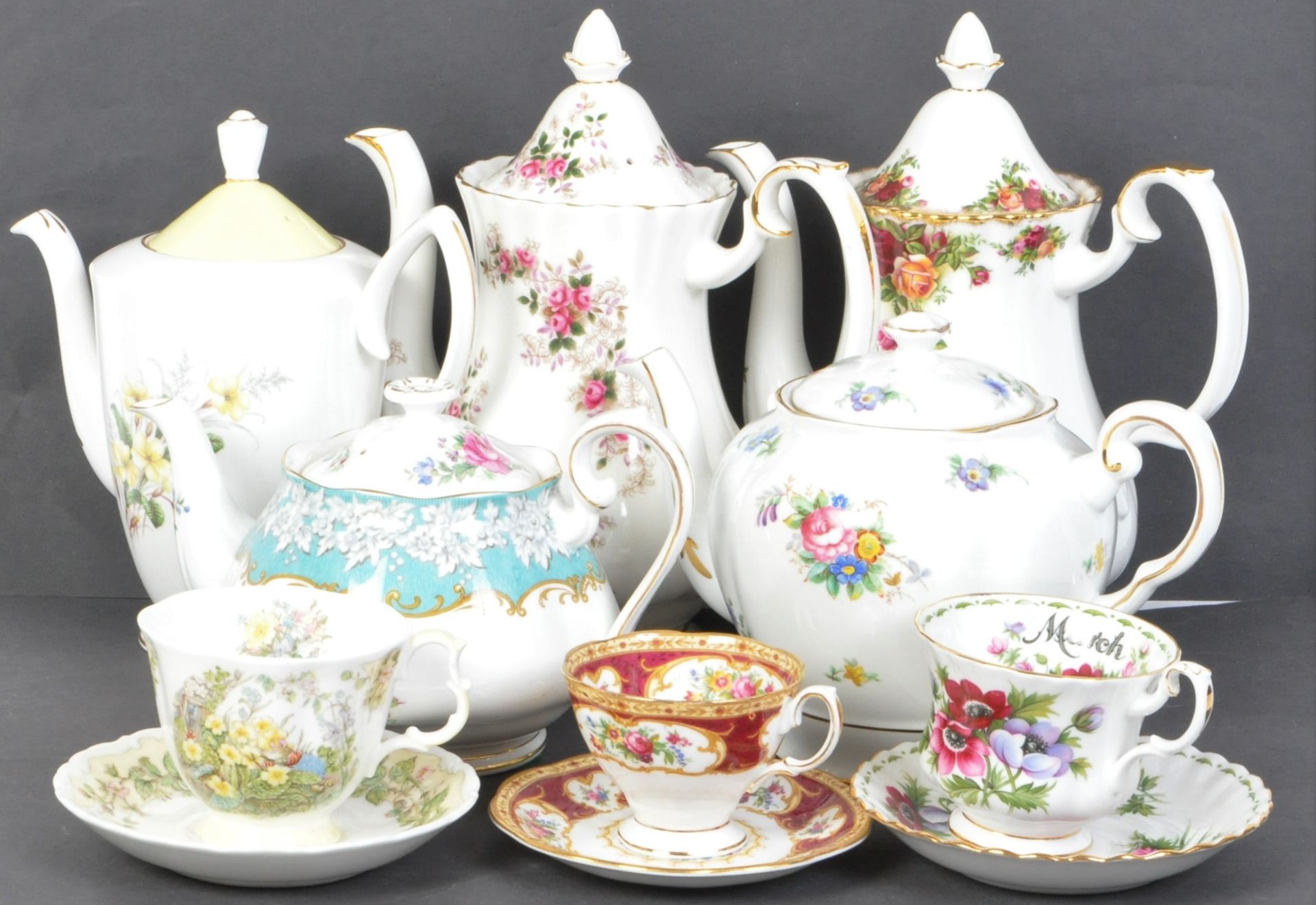 COLLECTION OF VINTAGE 20TH CENTURY ROYAL ALBERT CERAMIC TEAPOTS
