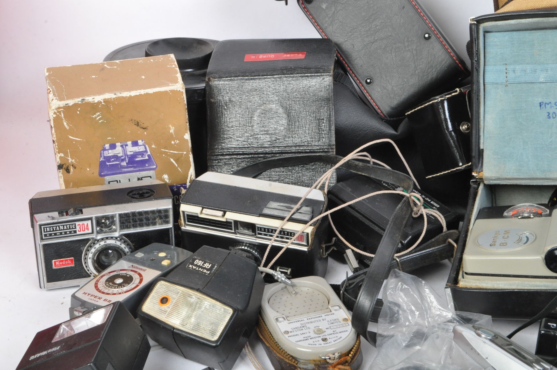 COLLECTION OF VINTAGE RETRO CAMERA & VIDEO EQUIPMENT - Image 3 of 6