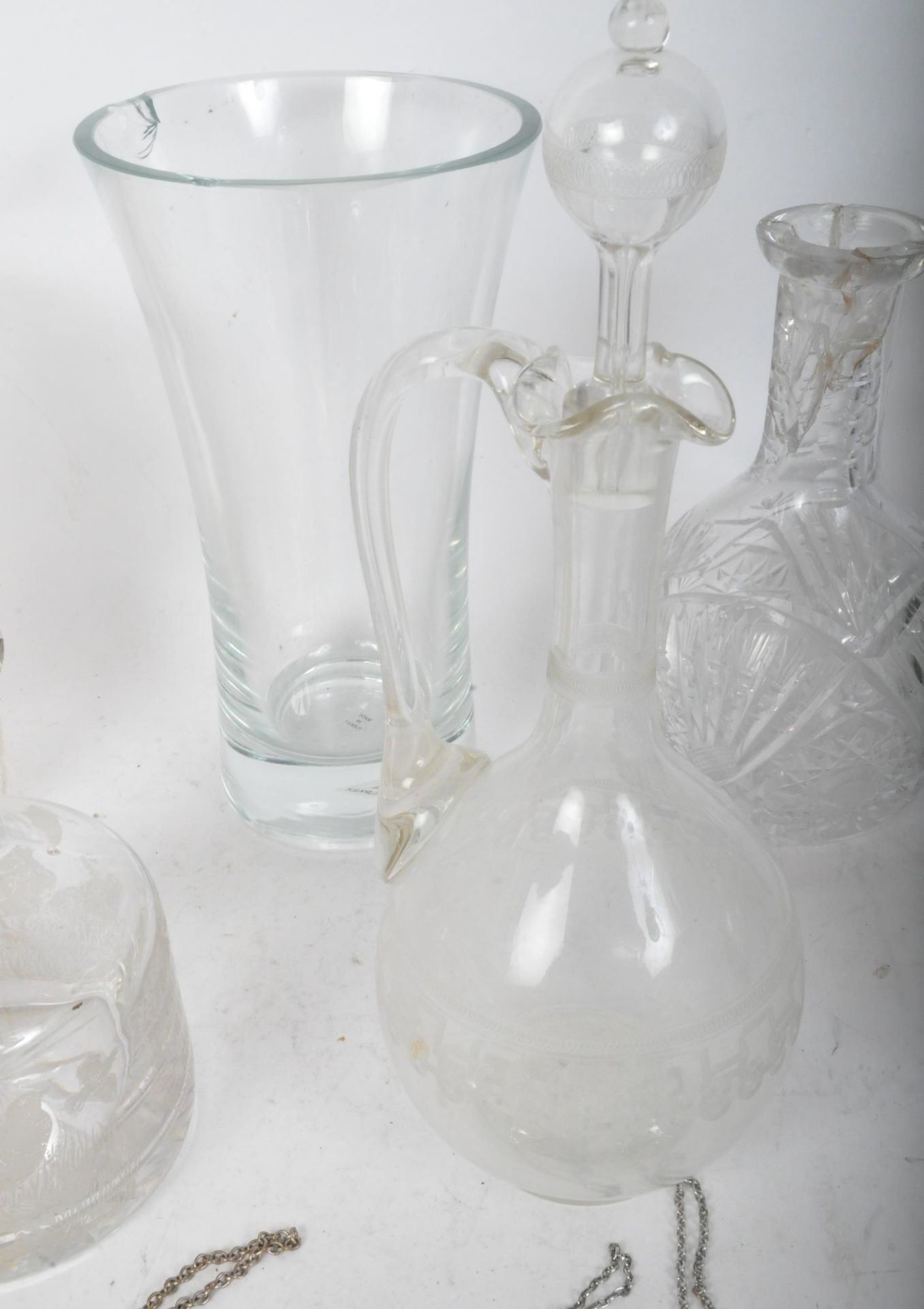 A COLLECTION OF ASSORTED GLASSWARE - Image 3 of 5