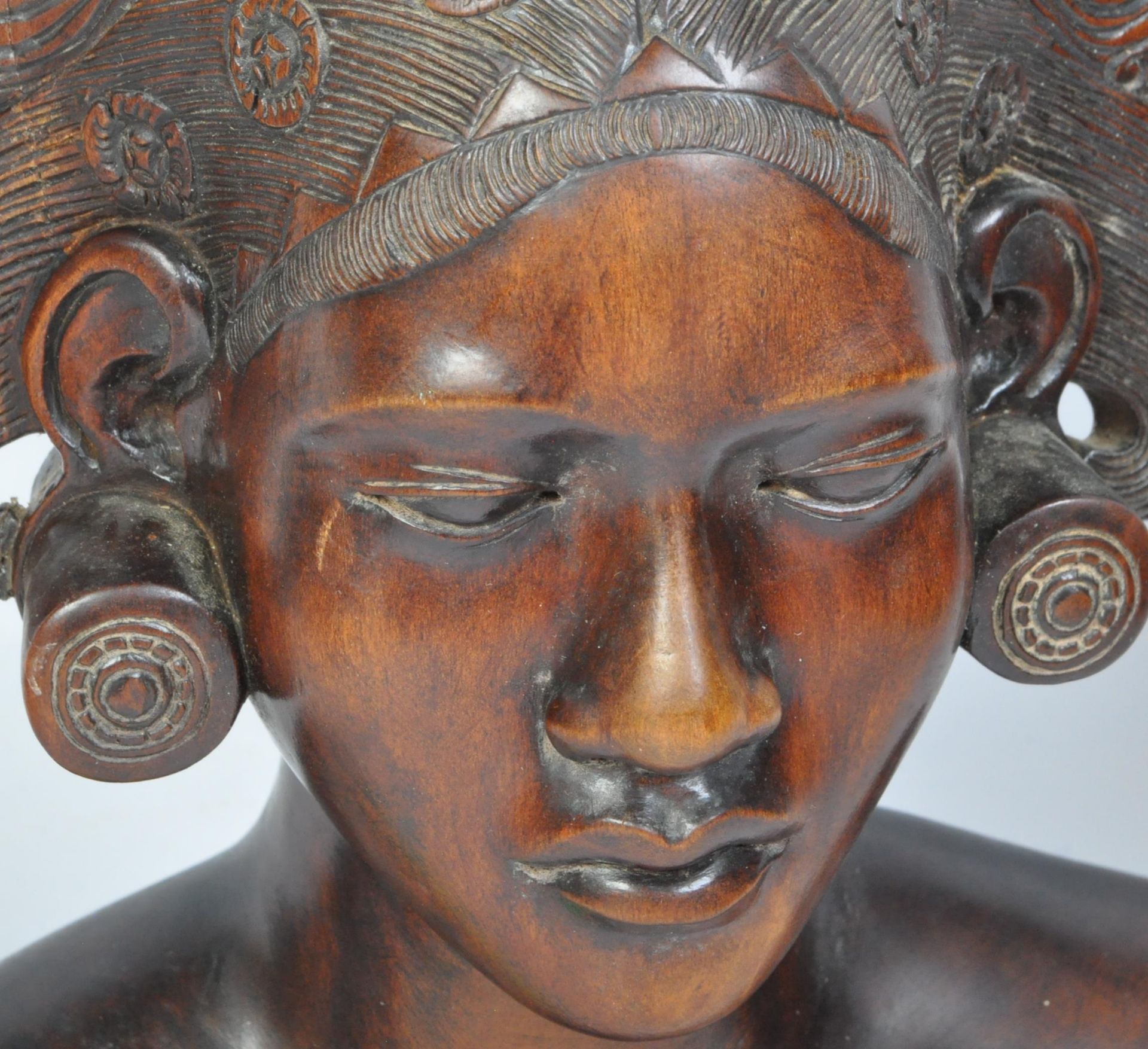 20TH CENTURY BALI INDONESIAN BOXWOOD FINE CARVING SCULPTURE - Image 2 of 5