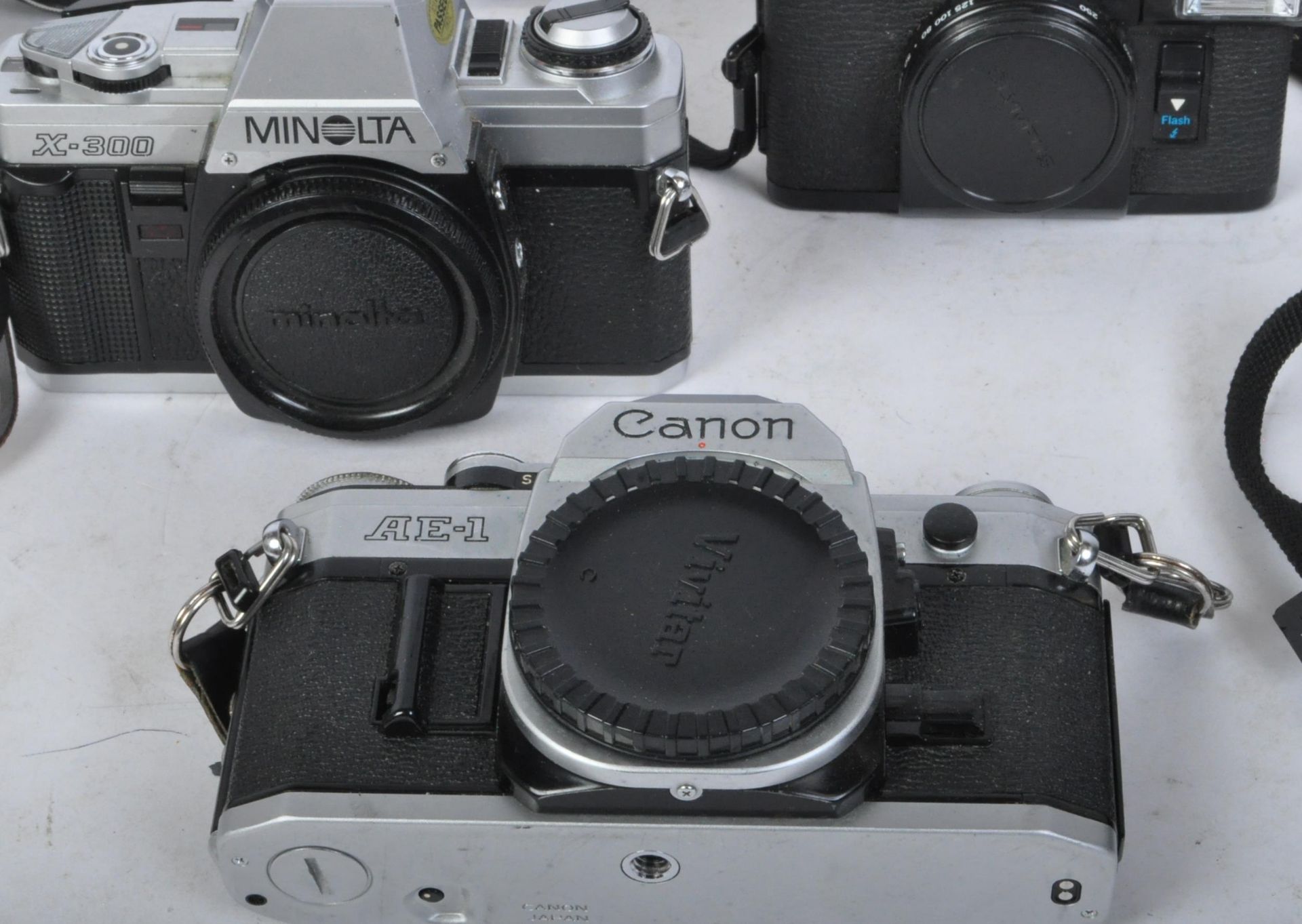 COLLECTION OF VINTAGE CAMERAS & LENS - MINOLTA & CANON - Image 4 of 5