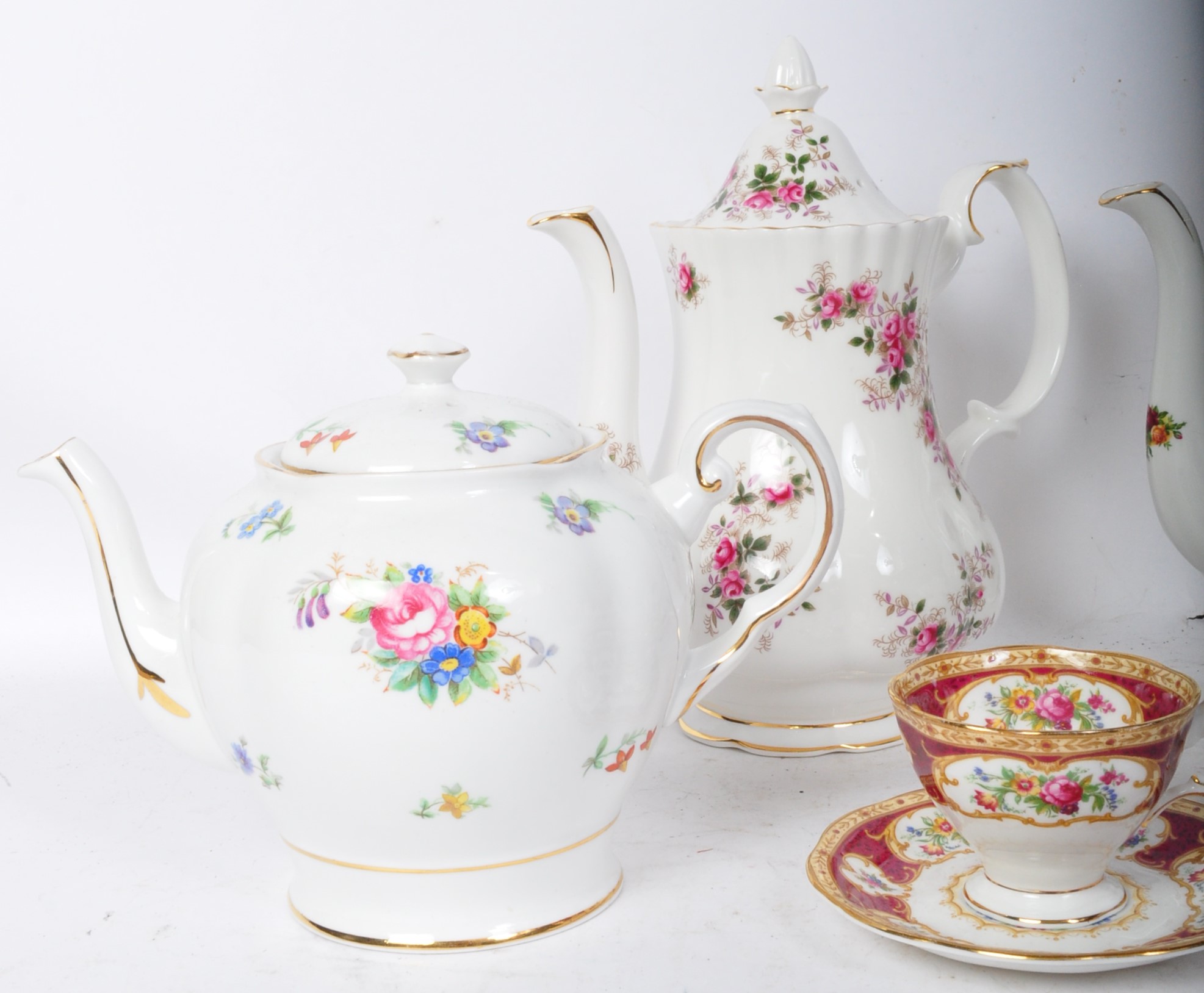 COLLECTION OF VINTAGE 20TH CENTURY ROYAL ALBERT CERAMIC TEAPOTS - Image 3 of 13