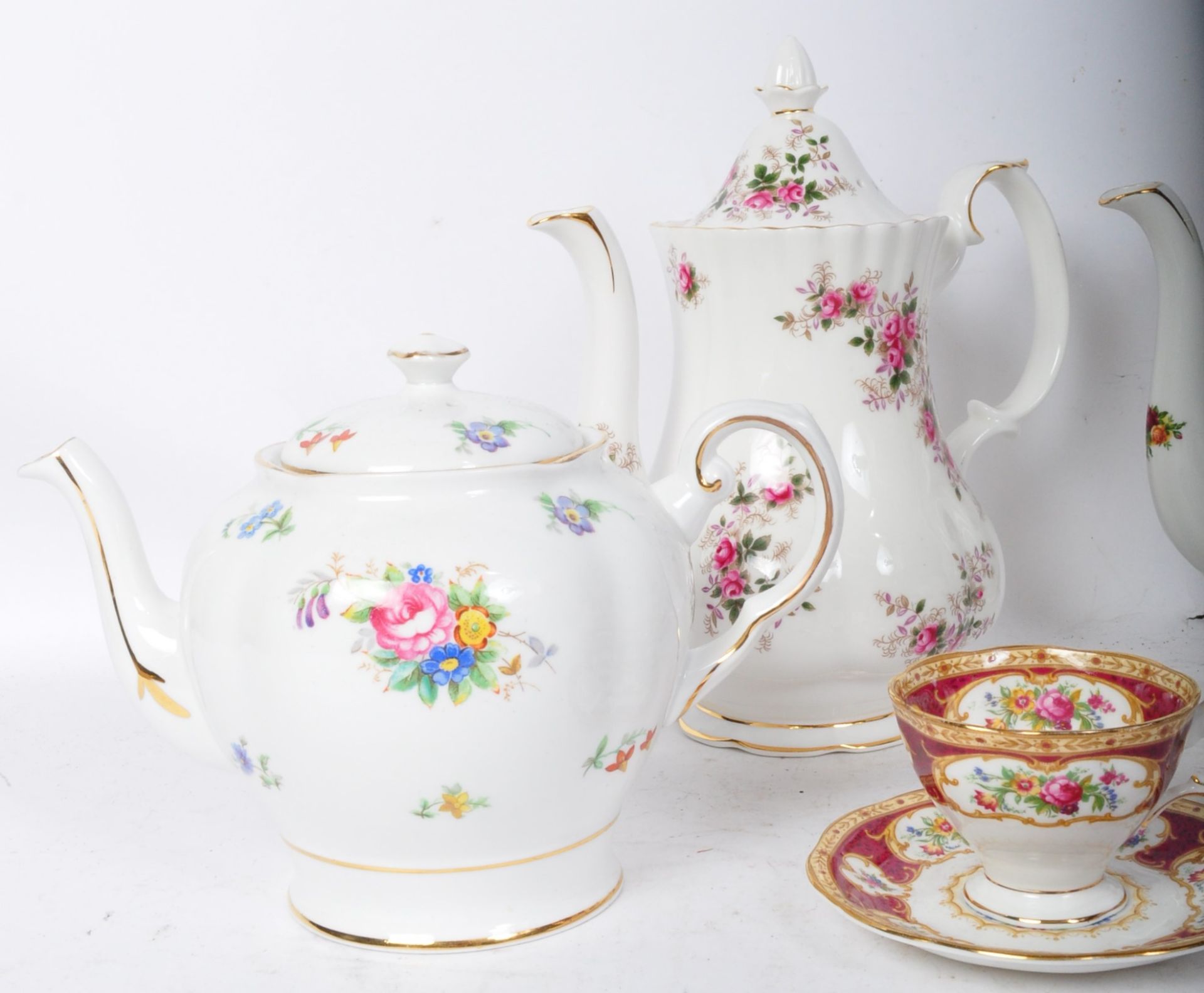 COLLECTION OF VINTAGE 20TH CENTURY ROYAL ALBERT CERAMIC TEAPOTS - Bild 3 aus 13