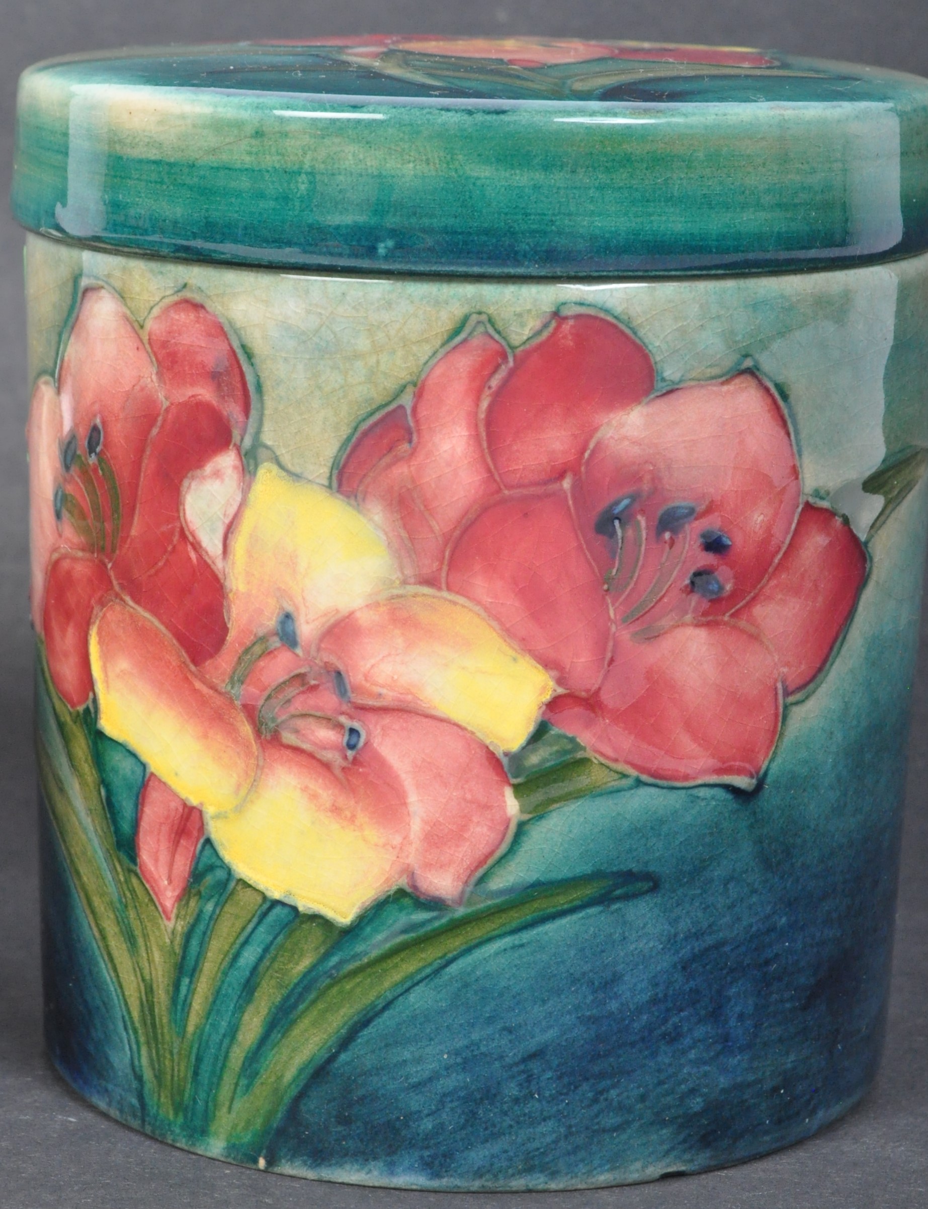 TWO VINTAGE MOORCROFT "HIBISCUS" PATTERN LIDDED POT & DISH - Image 3 of 5