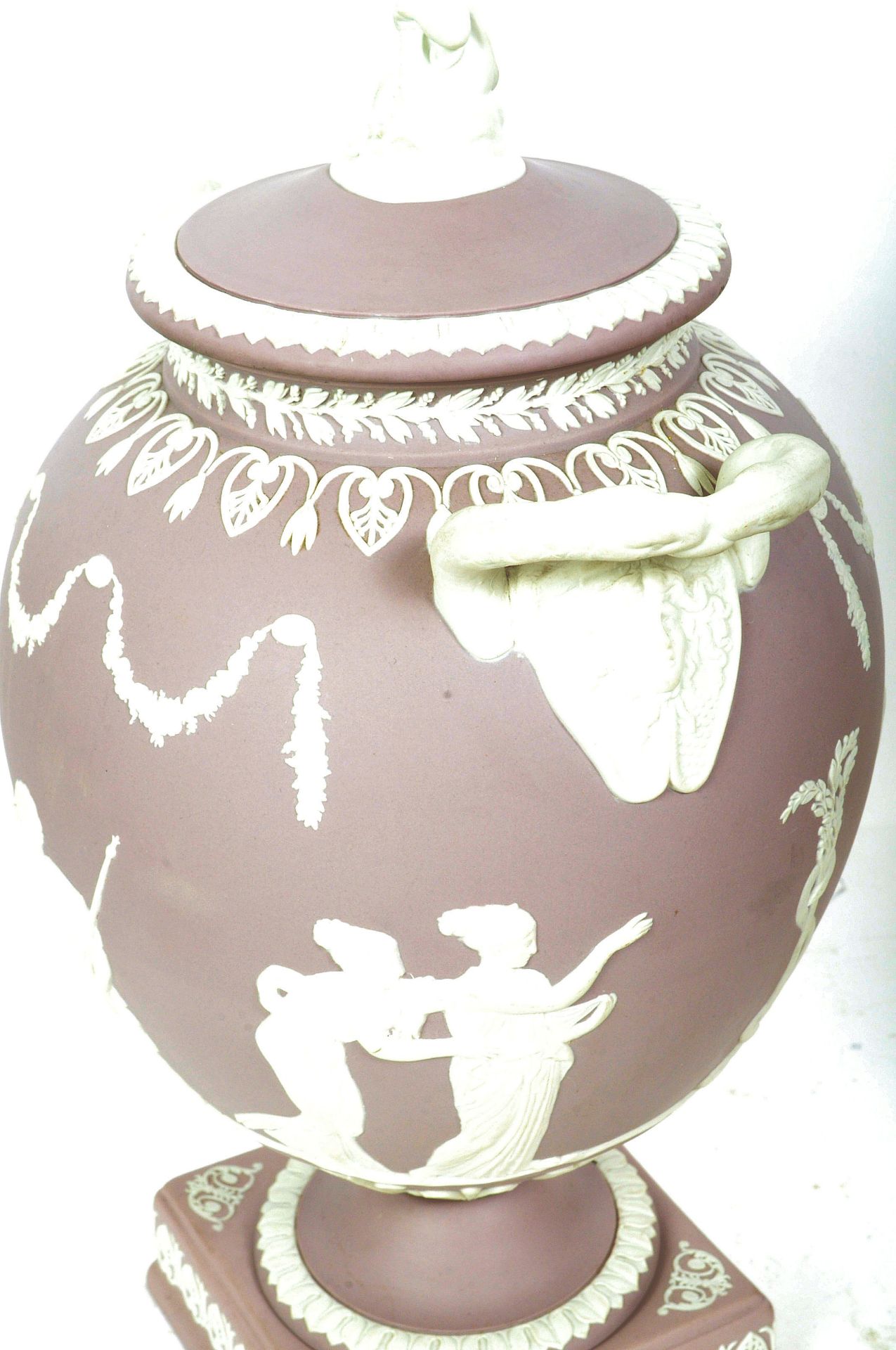 VINTAGE WEDGWOOD LILAC DIP JASPERWARE LIDDED URN VASE - Bild 5 aus 6