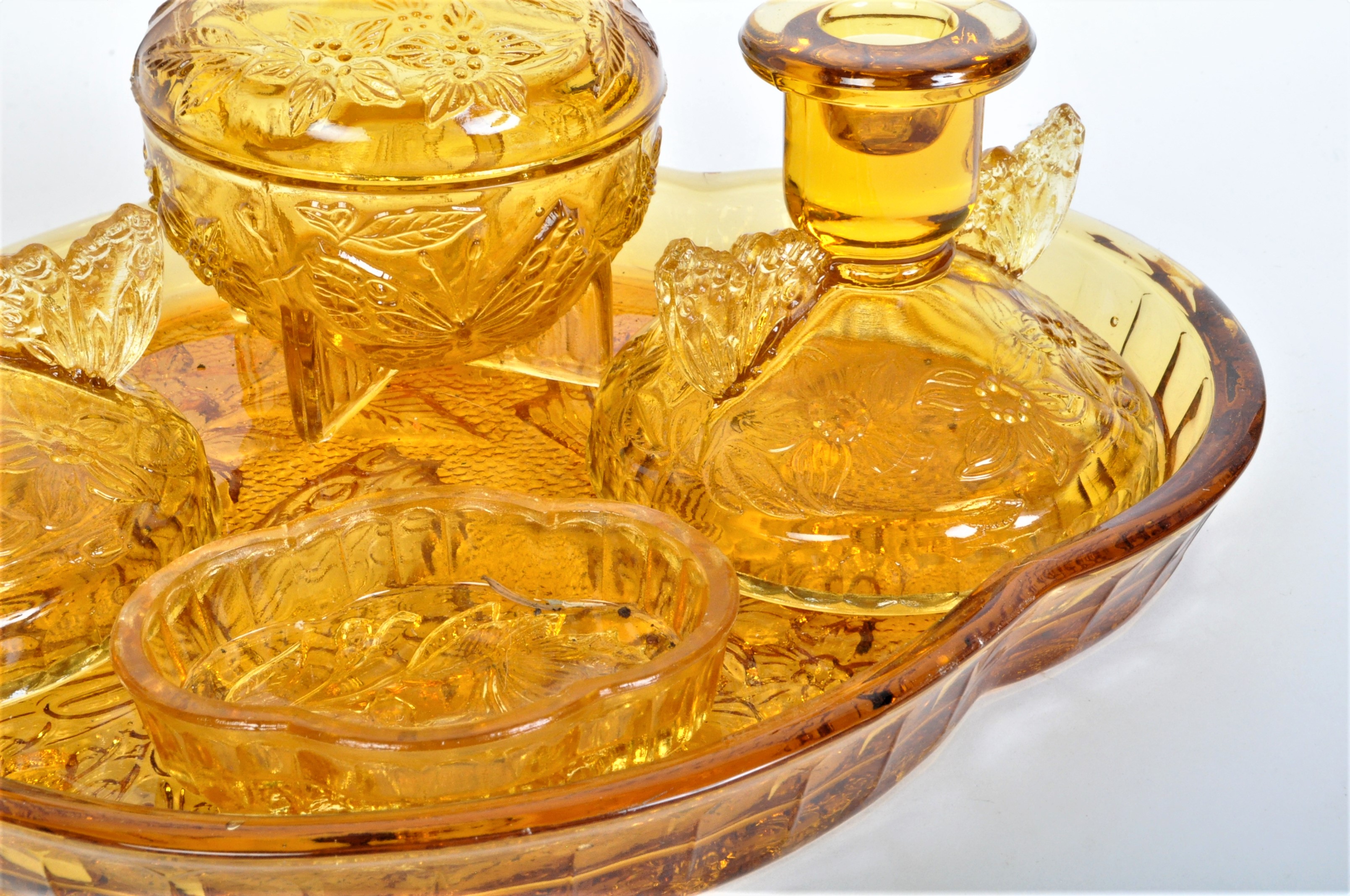 ART DECO AMBER GLASS SOWERBY BUTTERFLY VANITY SET - Image 4 of 6