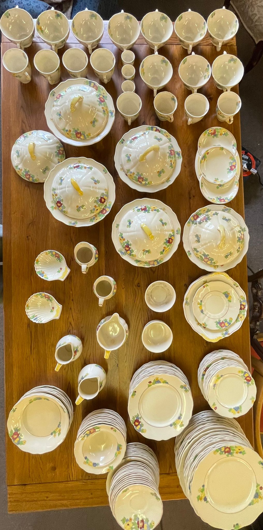 ROYAL DOULTON - MINDEN - CHINA TEA / DINNER SERVICE