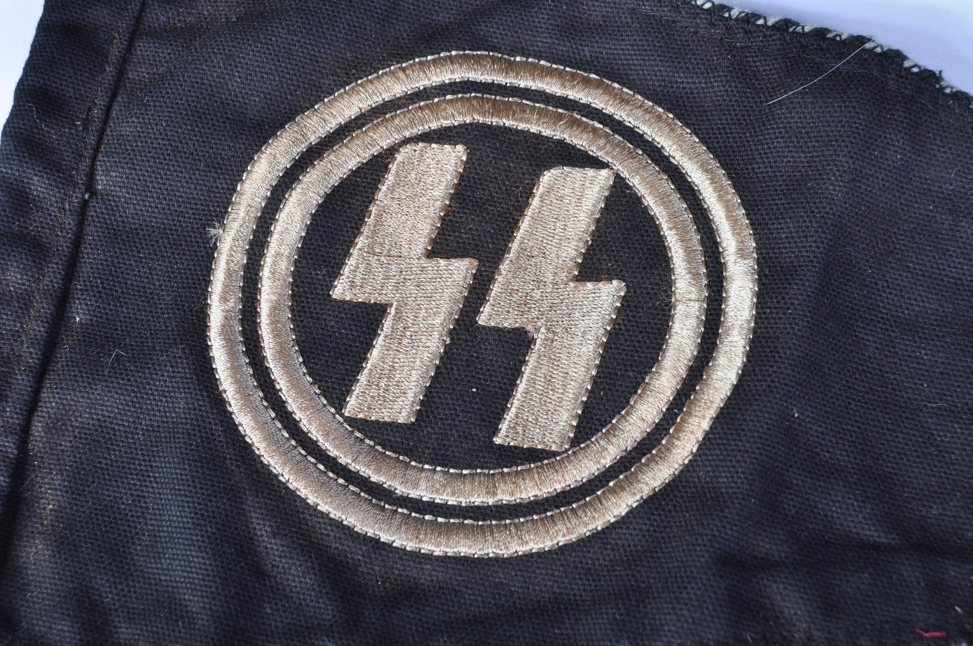 WWII SECOND WORLD WAR GERMAN THIRD REICH SS OFFICERS CAR PENNANT - Image 2 of 3