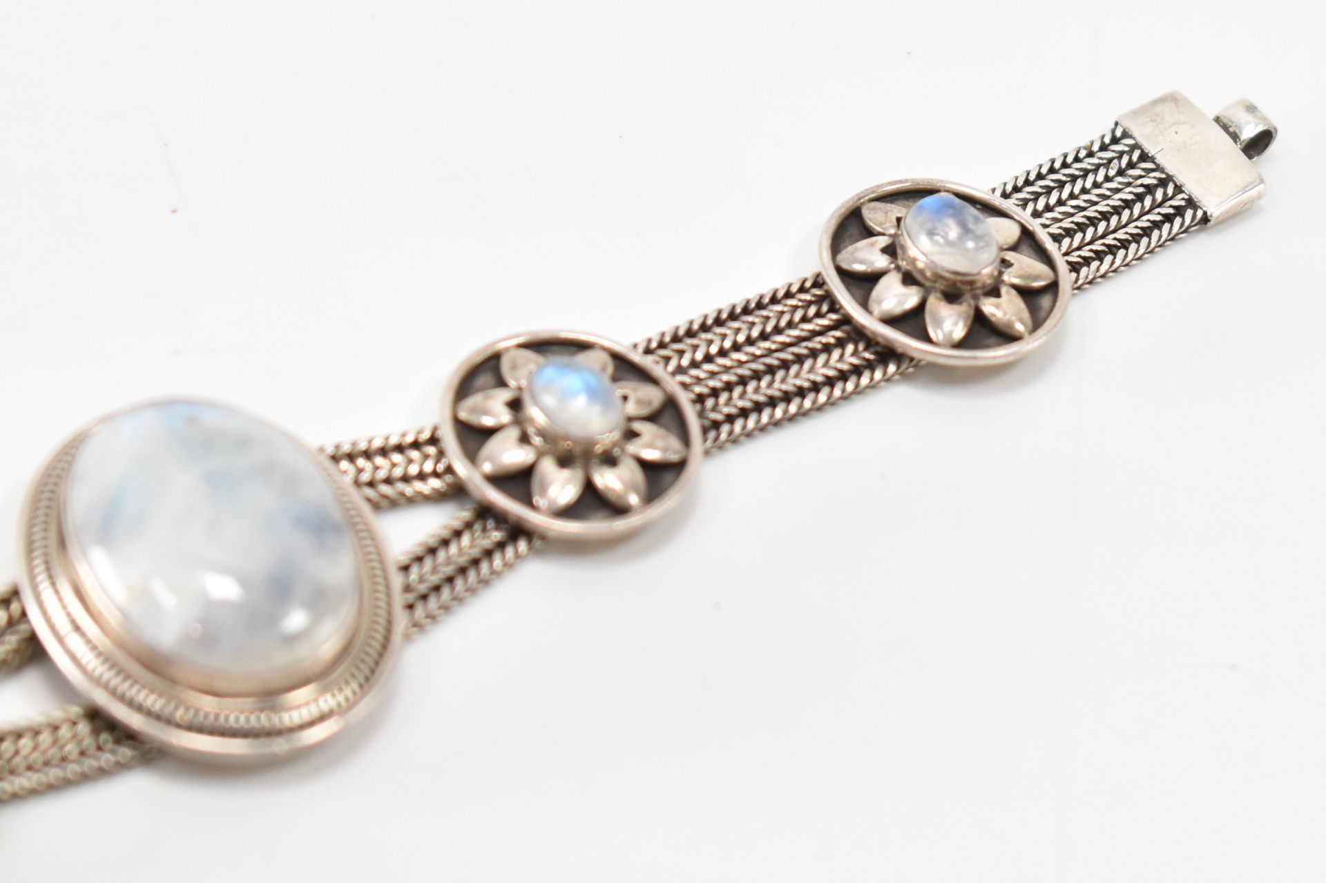 VINTAGE SILVER & MOONSTONE BRACELET - Image 2 of 7