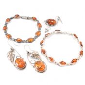 ASSORTMENT OF SILVER & AMBER JEWELLERY