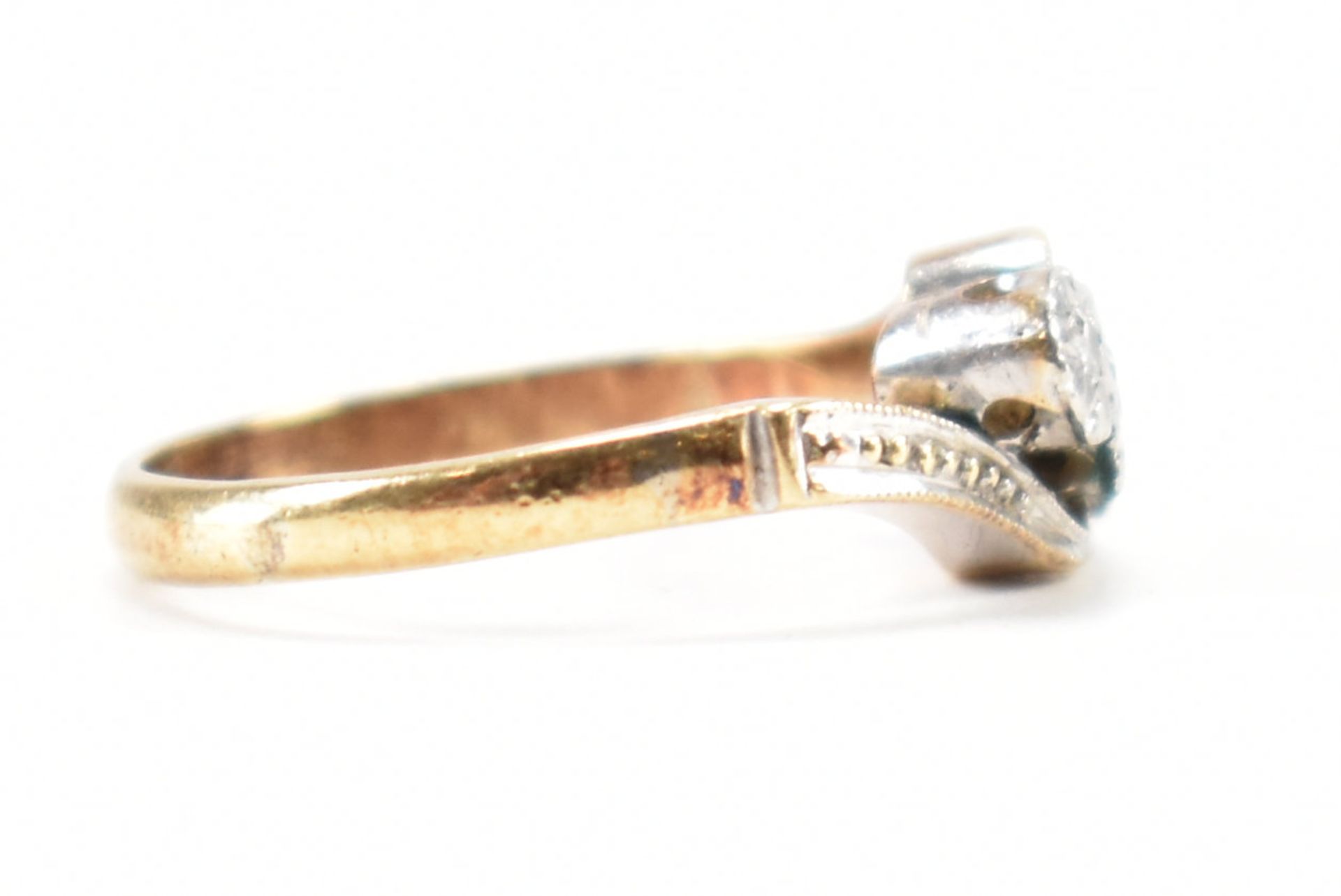 18CT GOLD PLATINUM & DIAMOND CROSSOVER RING - Image 5 of 8