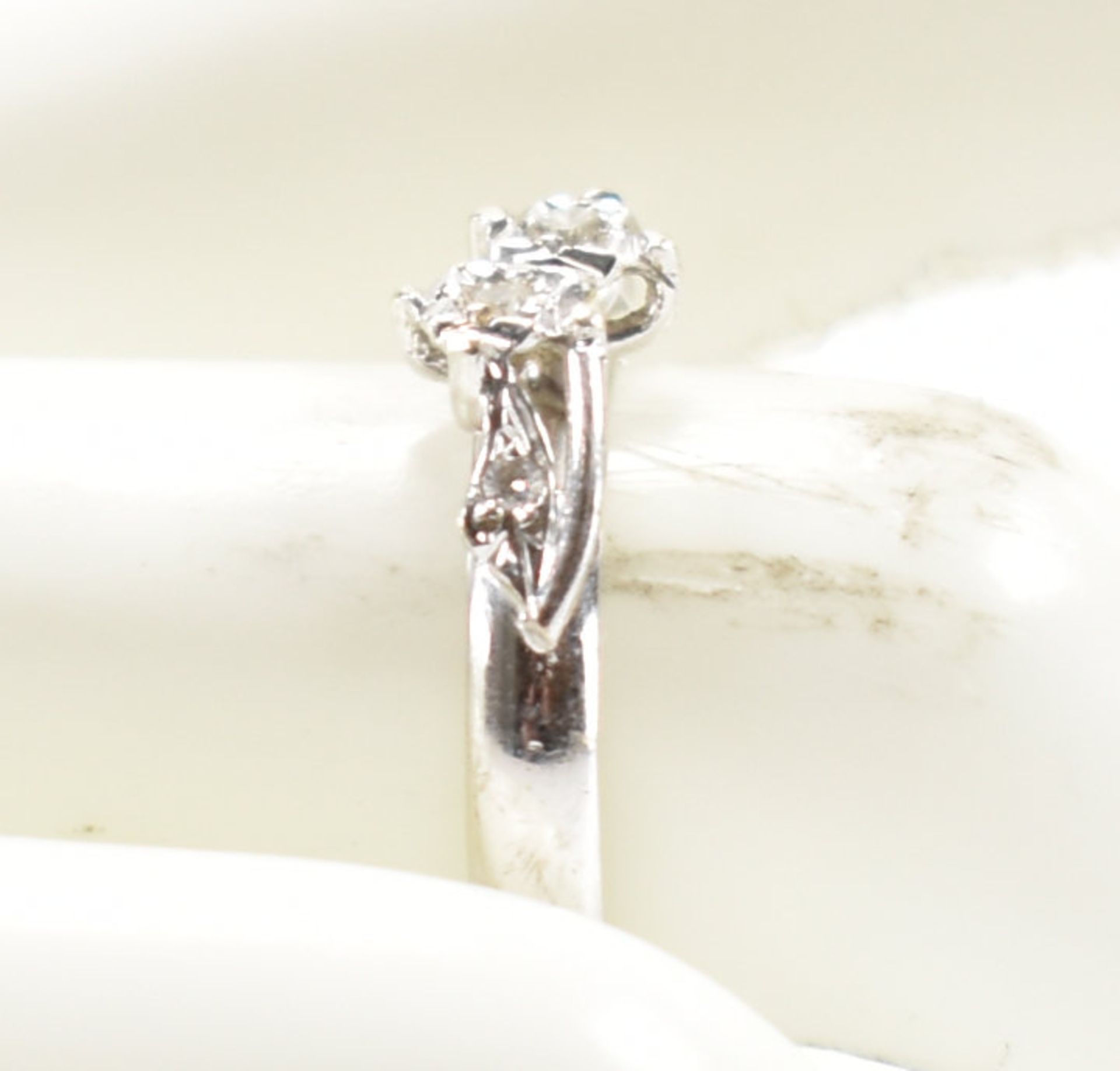 HALLMARKED 9CT WHITE GOLD & DIAMOND CROSSOVER RING - Image 8 of 8