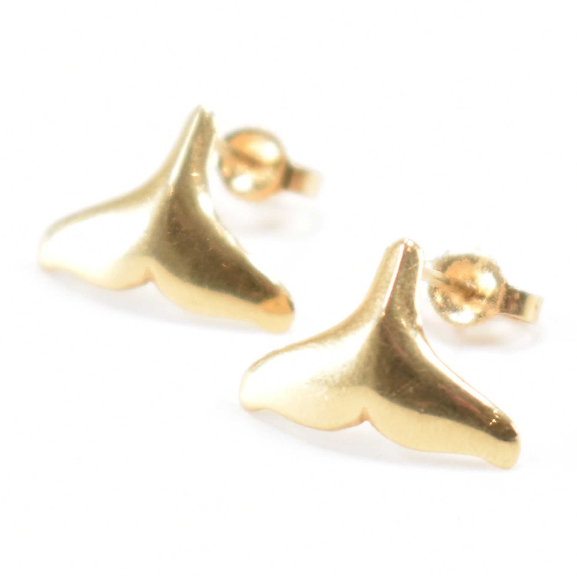 PAIR OF GOLD WHALE TAIL STUD EARRINGS
