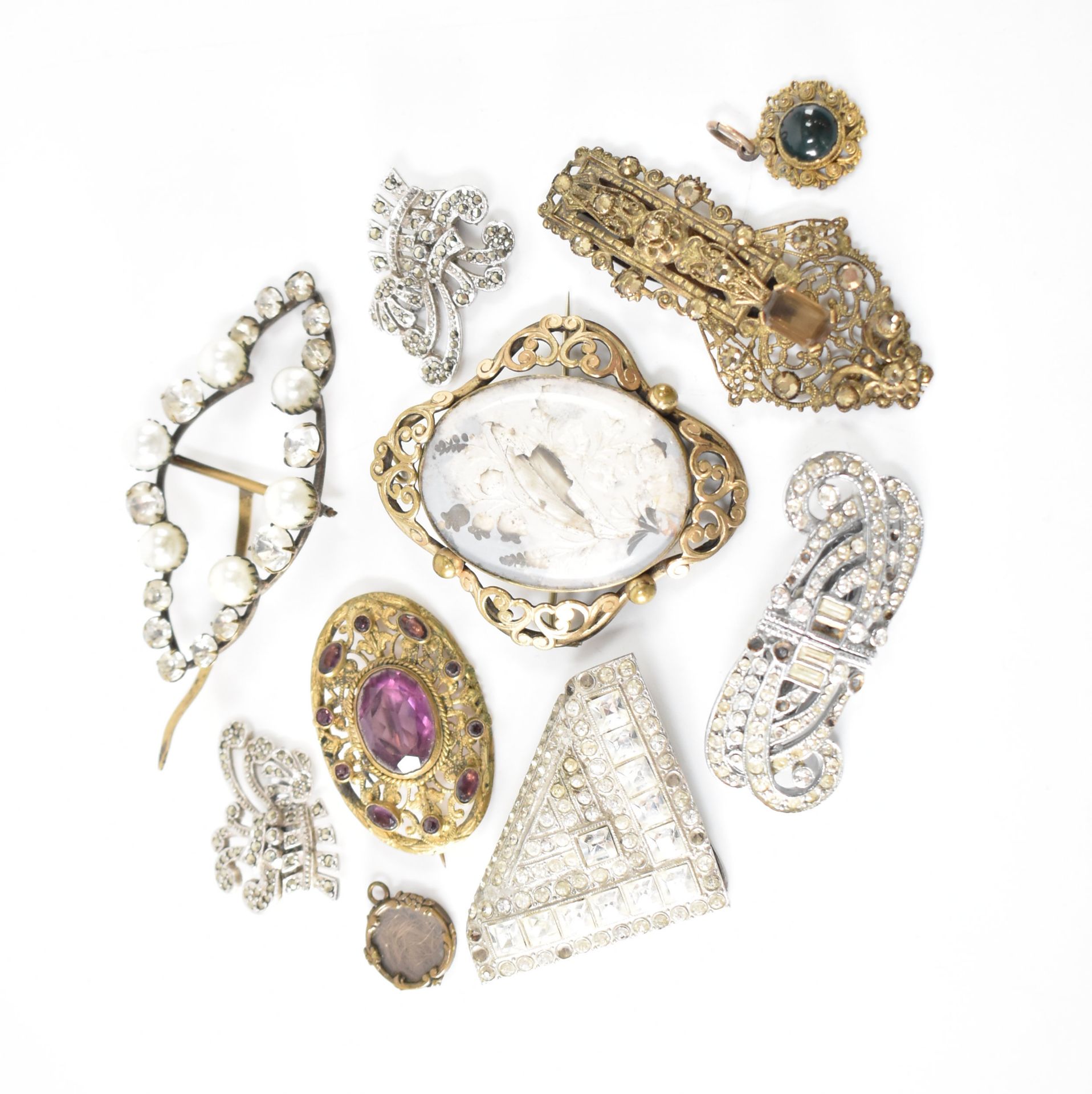 COLLECTION OF ANTIQUE & ART DECO BROOCHES