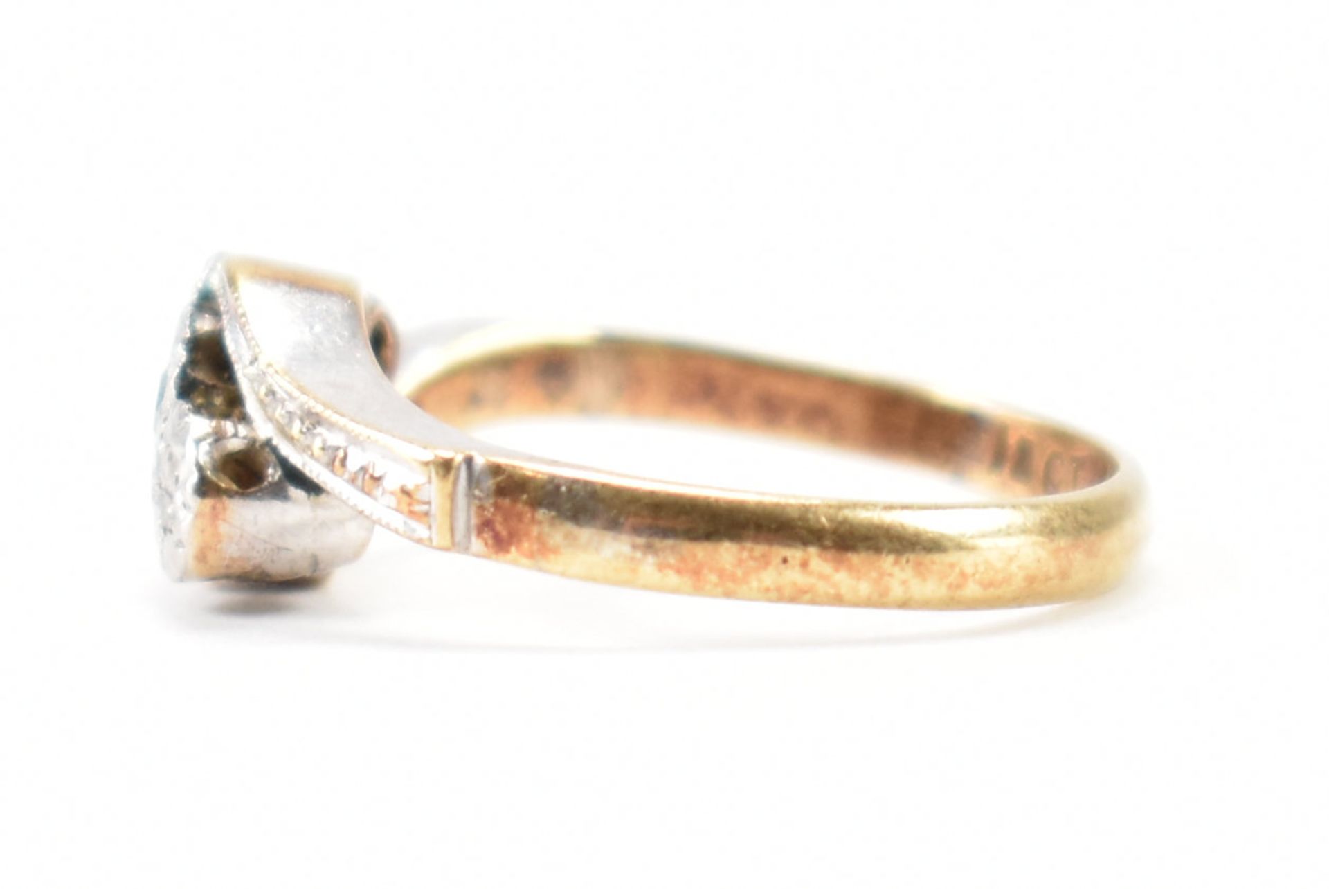 18CT GOLD PLATINUM & DIAMOND CROSSOVER RING - Image 2 of 8