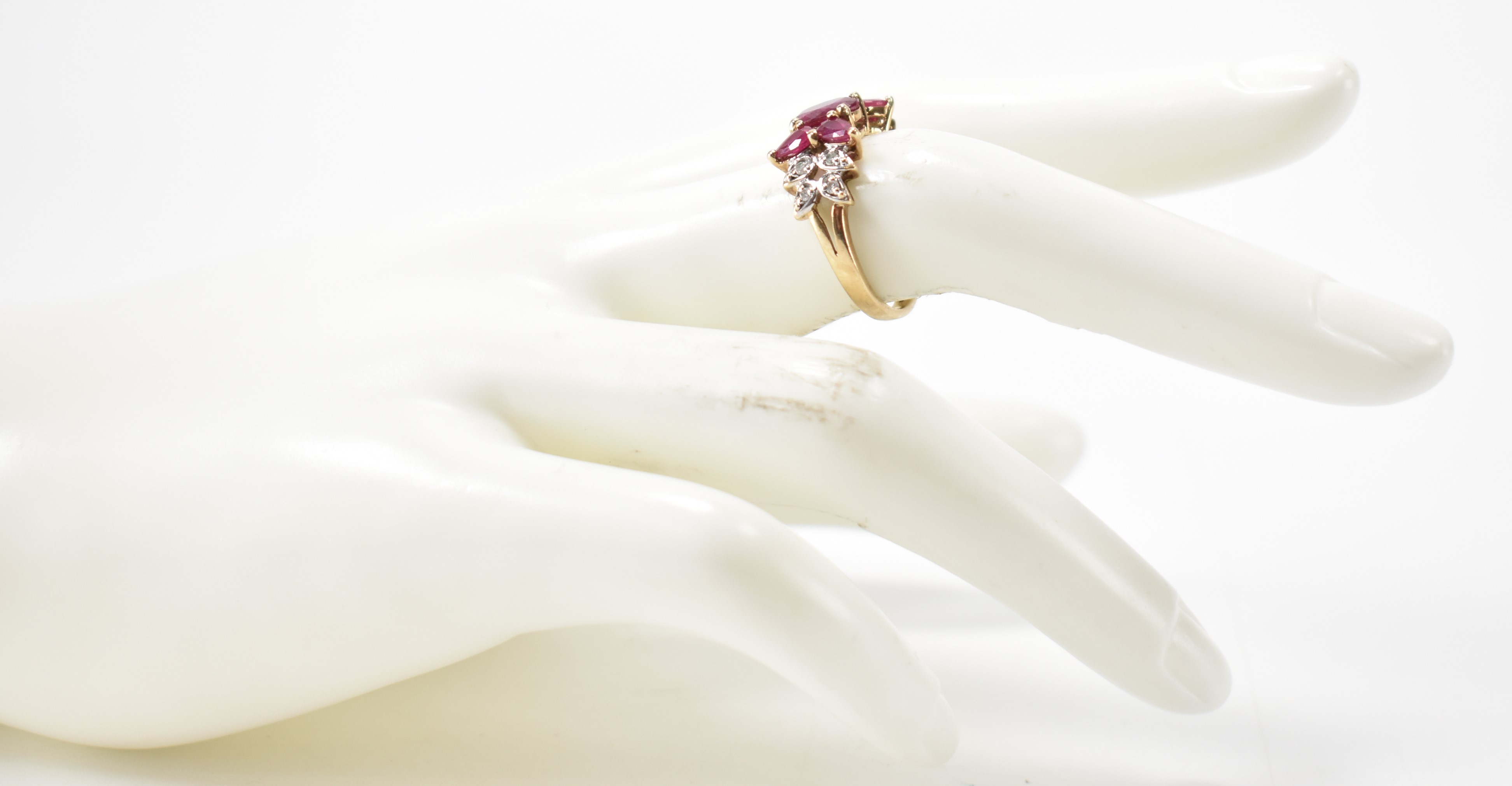 HALLMARKED 9CT GOLD RUBY & DIAMOND RING - Image 8 of 8