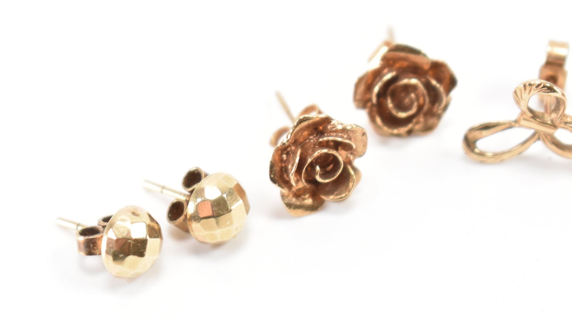 THREE PAIRS OF 9CT GOLD STUD EARRINGS - Image 2 of 4