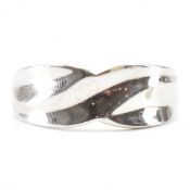 HALLMARKED 9CT WHITE GOLD CROSSOVER RING