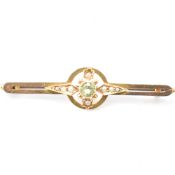 VICTORIAN ANTIQUE 15CT GOLD PERIDOT & SEED PEARL BROOCH