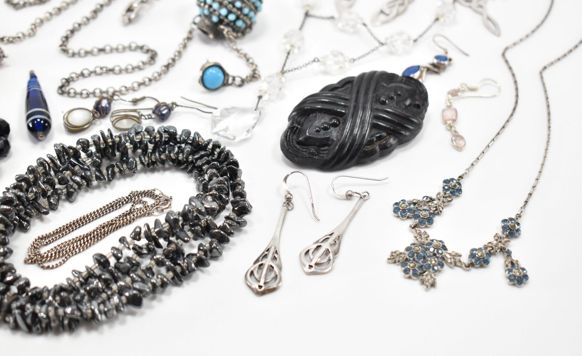 COLLECTION OF SILVER & COSTUME JEWELLERY - Bild 4 aus 5