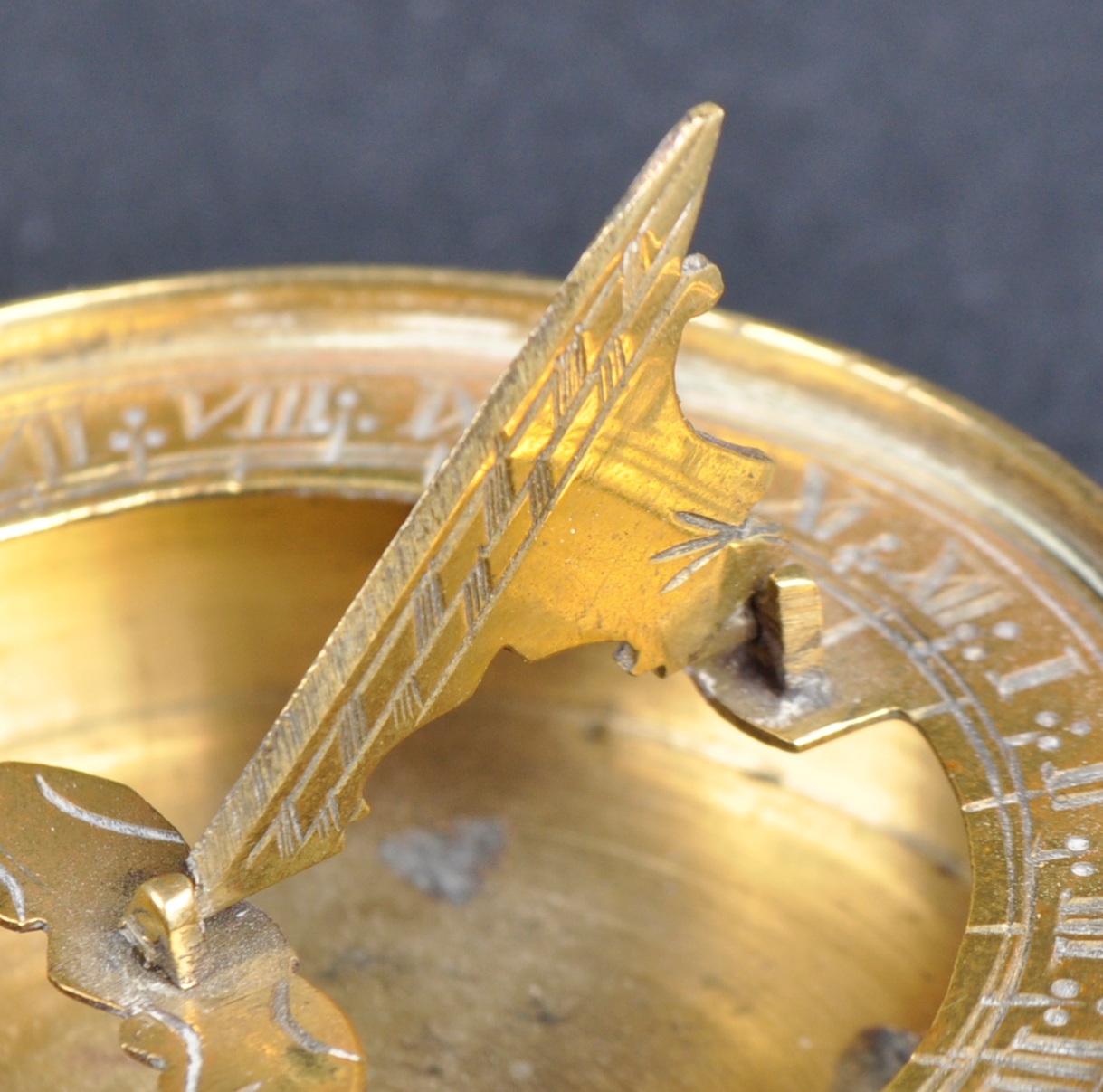 18TH CENTURY BRASS POCKET DIAL COMPASS - Image 6 of 7