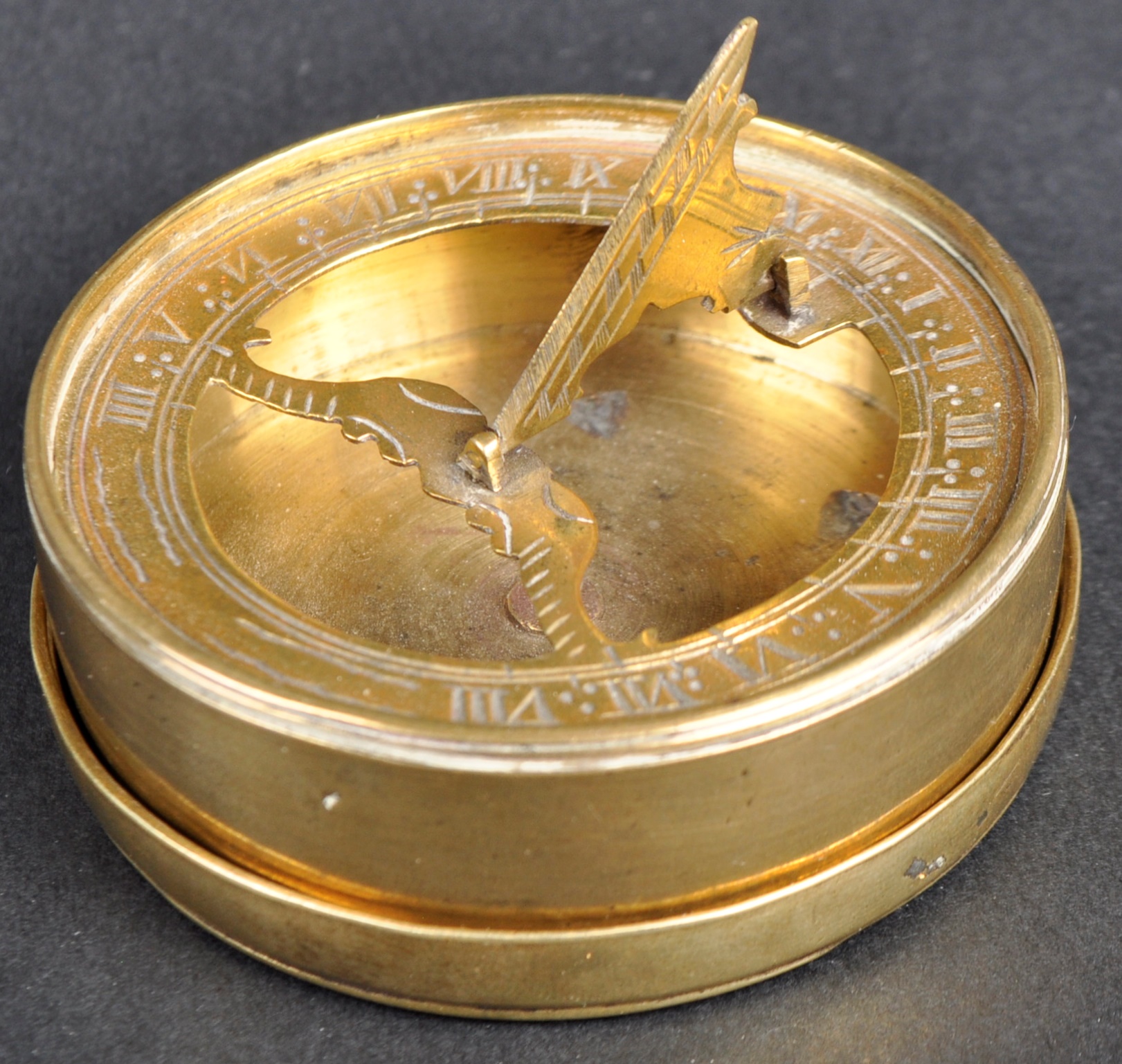 18TH CENTURY BRASS POCKET DIAL COMPASS - Image 2 of 7