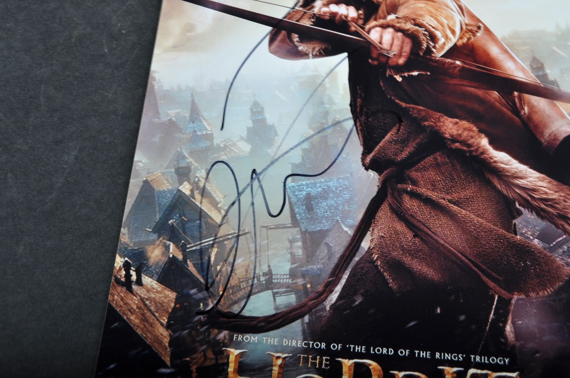 THE HOBBIT - LUKE EVANS ( BARD THE BOWMAN ) - SIGNED AUTOGRAPH - Image 2 of 2