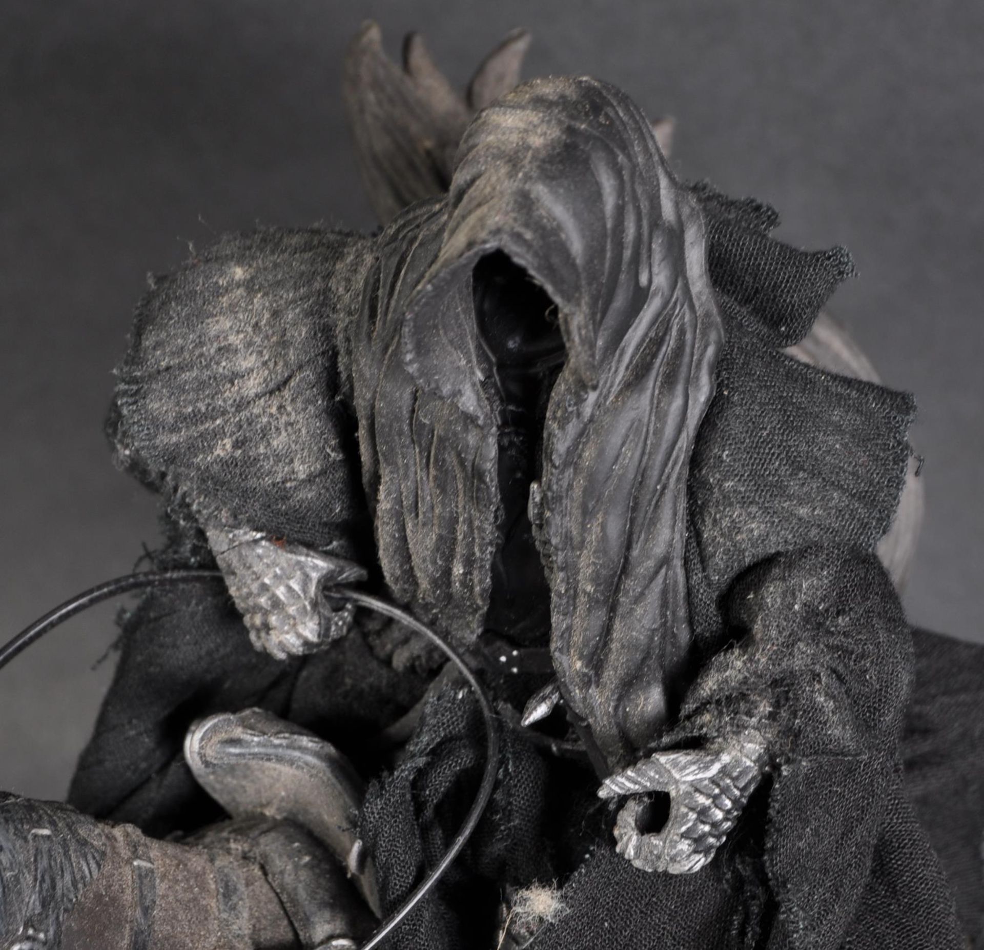 LORD OF THE RINGS - NAZGUL - ACTION FIGURE WITH HORSE. - Image 2 of 5