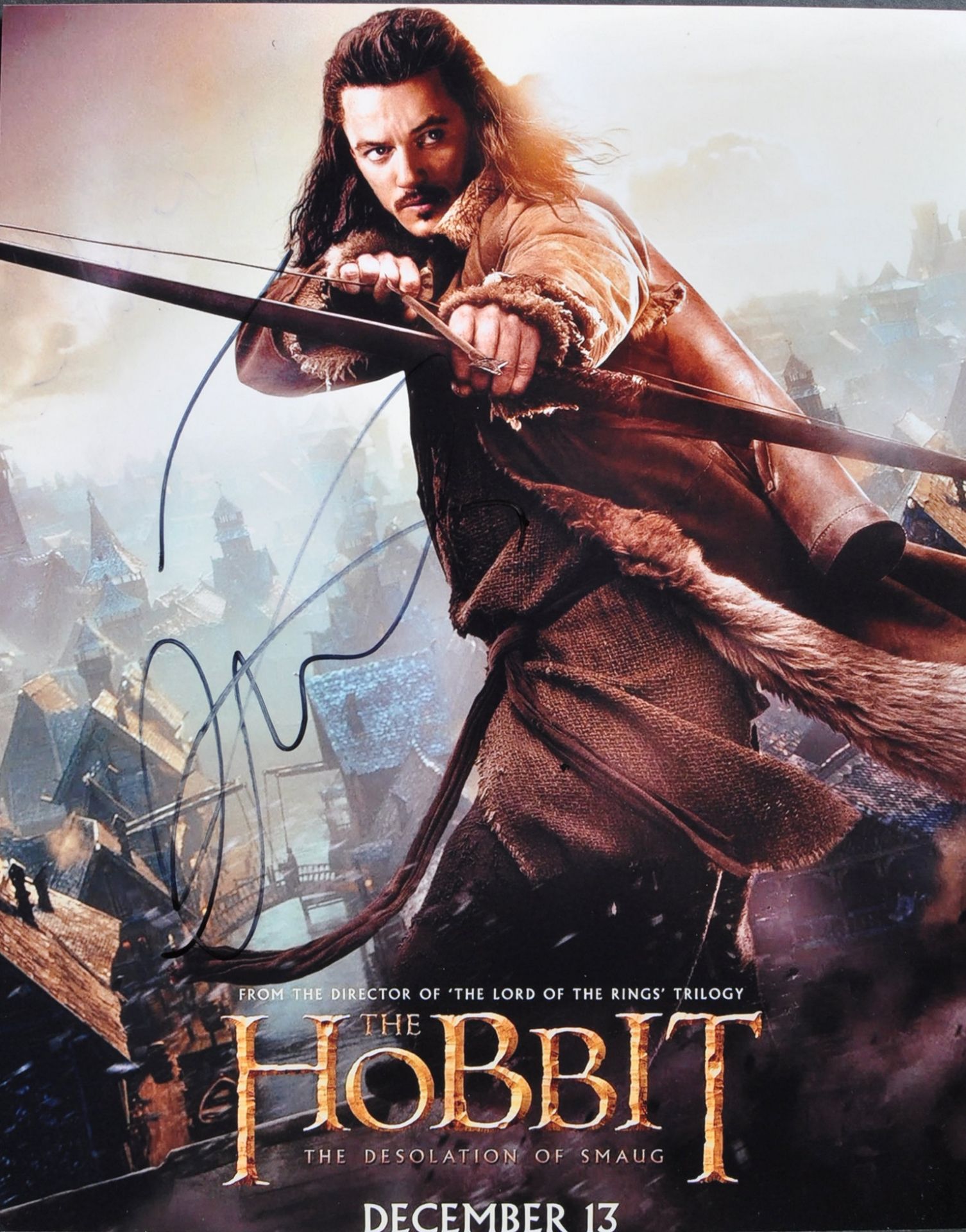 THE HOBBIT - LUKE EVANS ( BARD THE BOWMAN ) - SIGNED AUTOGRAPH