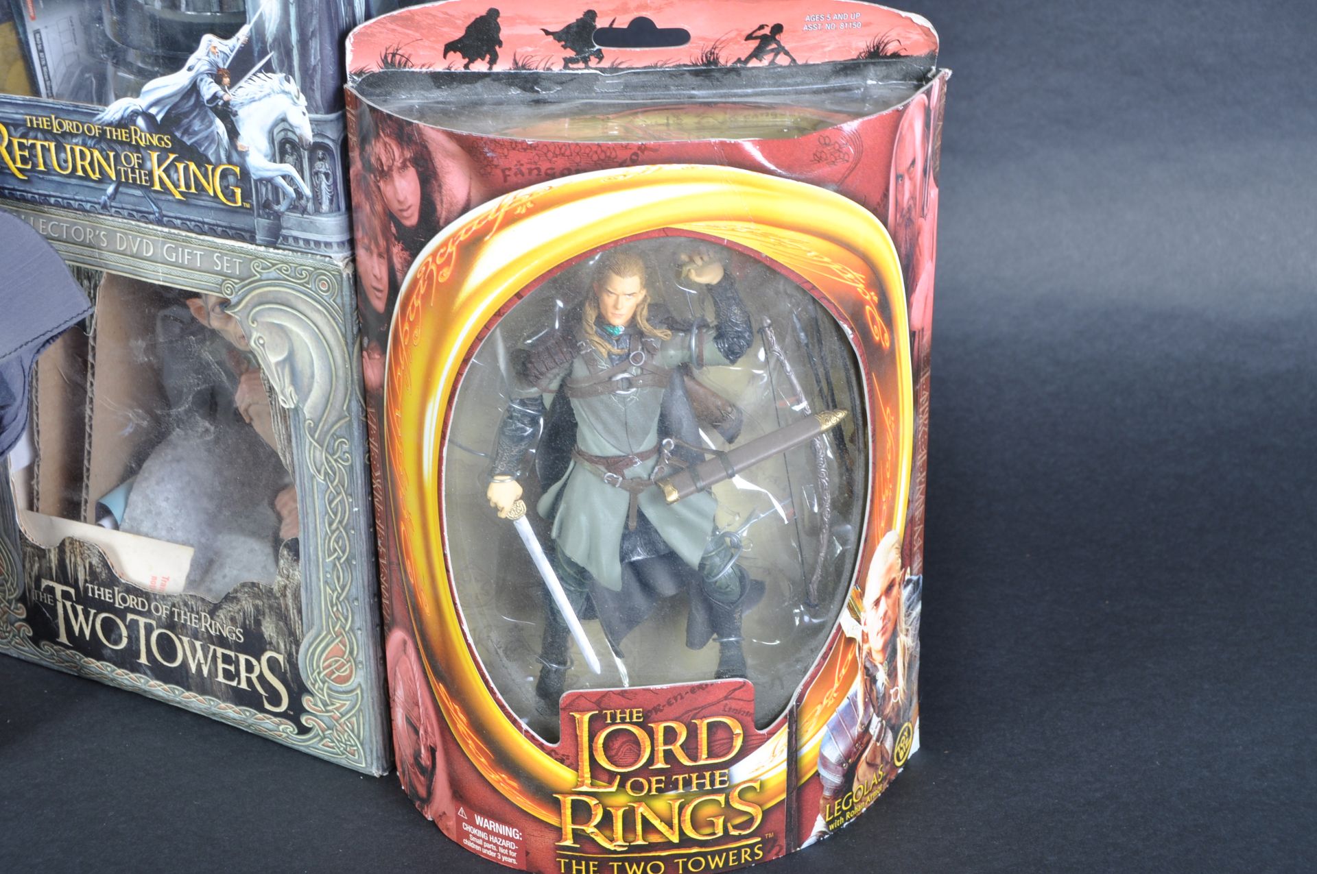 LORD OF THE RINGS - SELECTION OF MEMORABILIA - Image 2 of 6