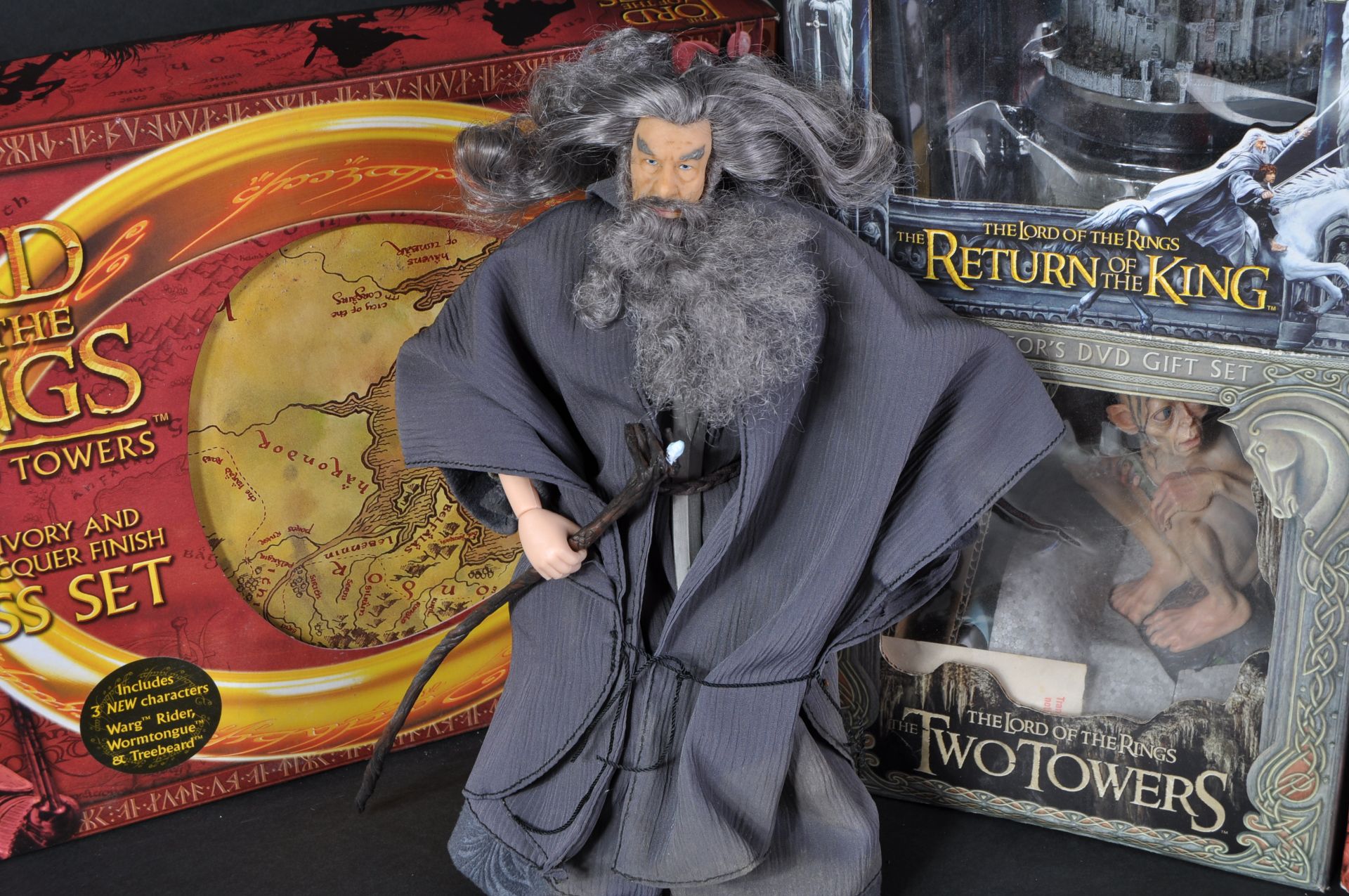 LORD OF THE RINGS - SELECTION OF MEMORABILIA - Image 5 of 6