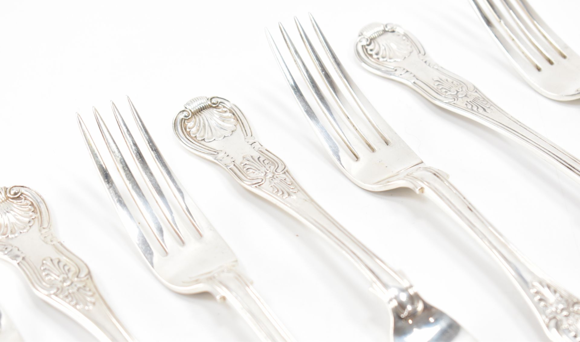 COLLECTION OF HALLMARKED SILVER VICTORIAN DINNER FORKS - Image 2 of 4